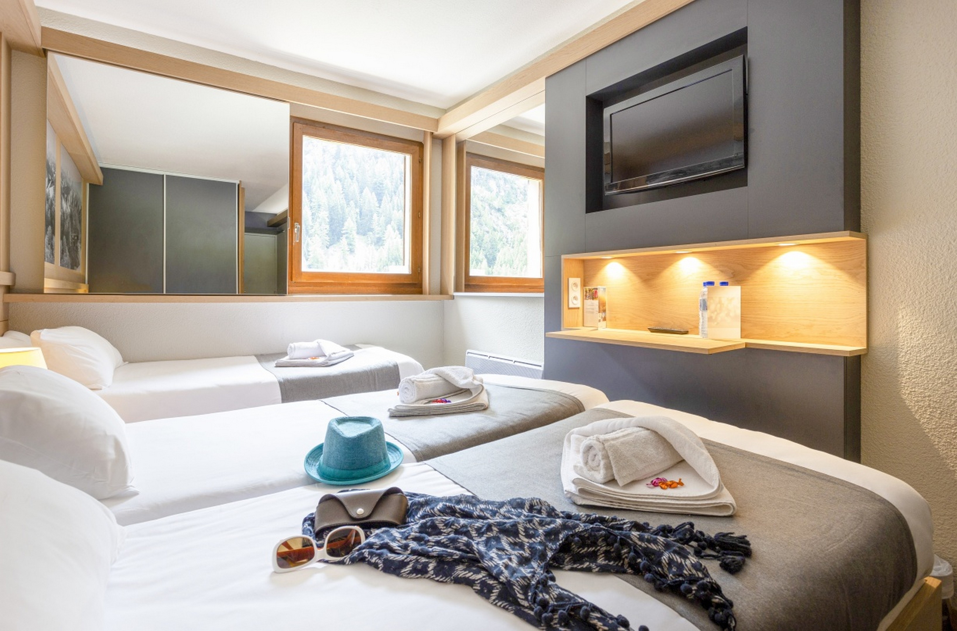 Room Connecting Room