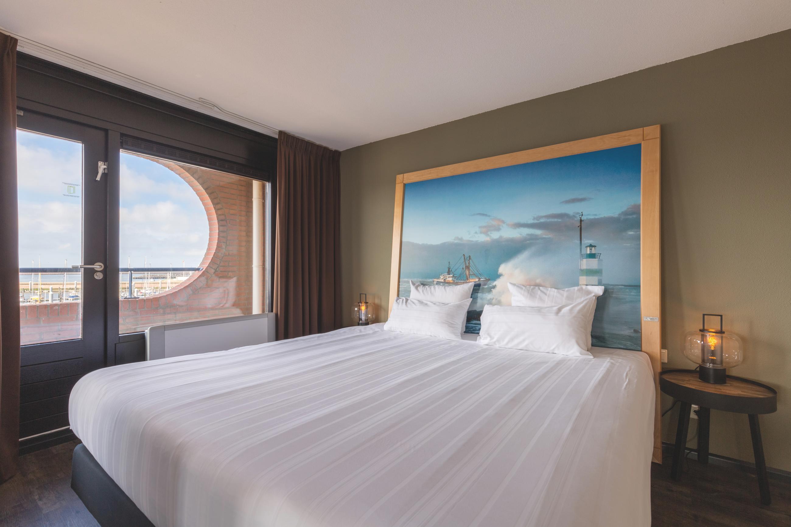 Suite King Size Bed