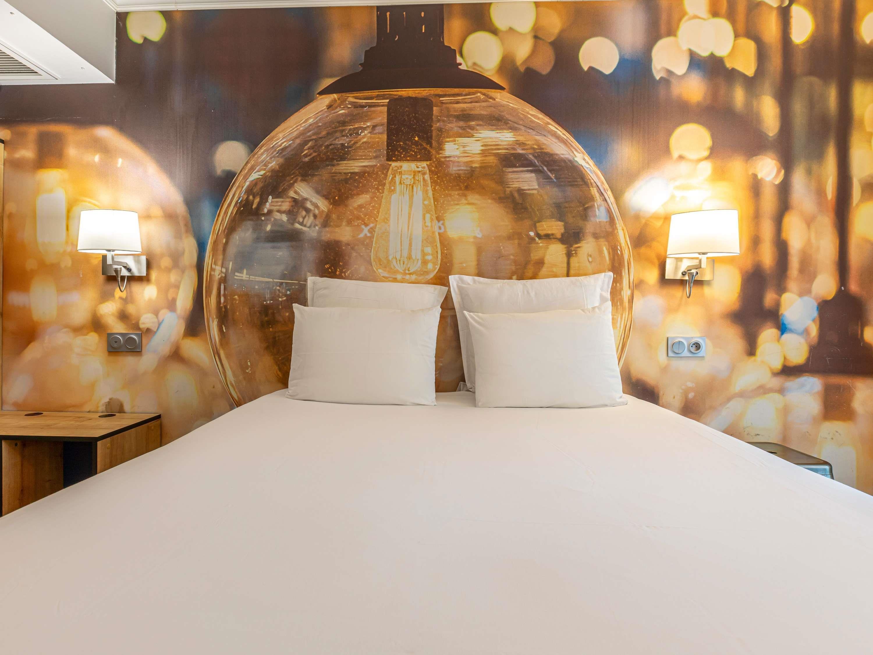 Double Classic Queen Bed