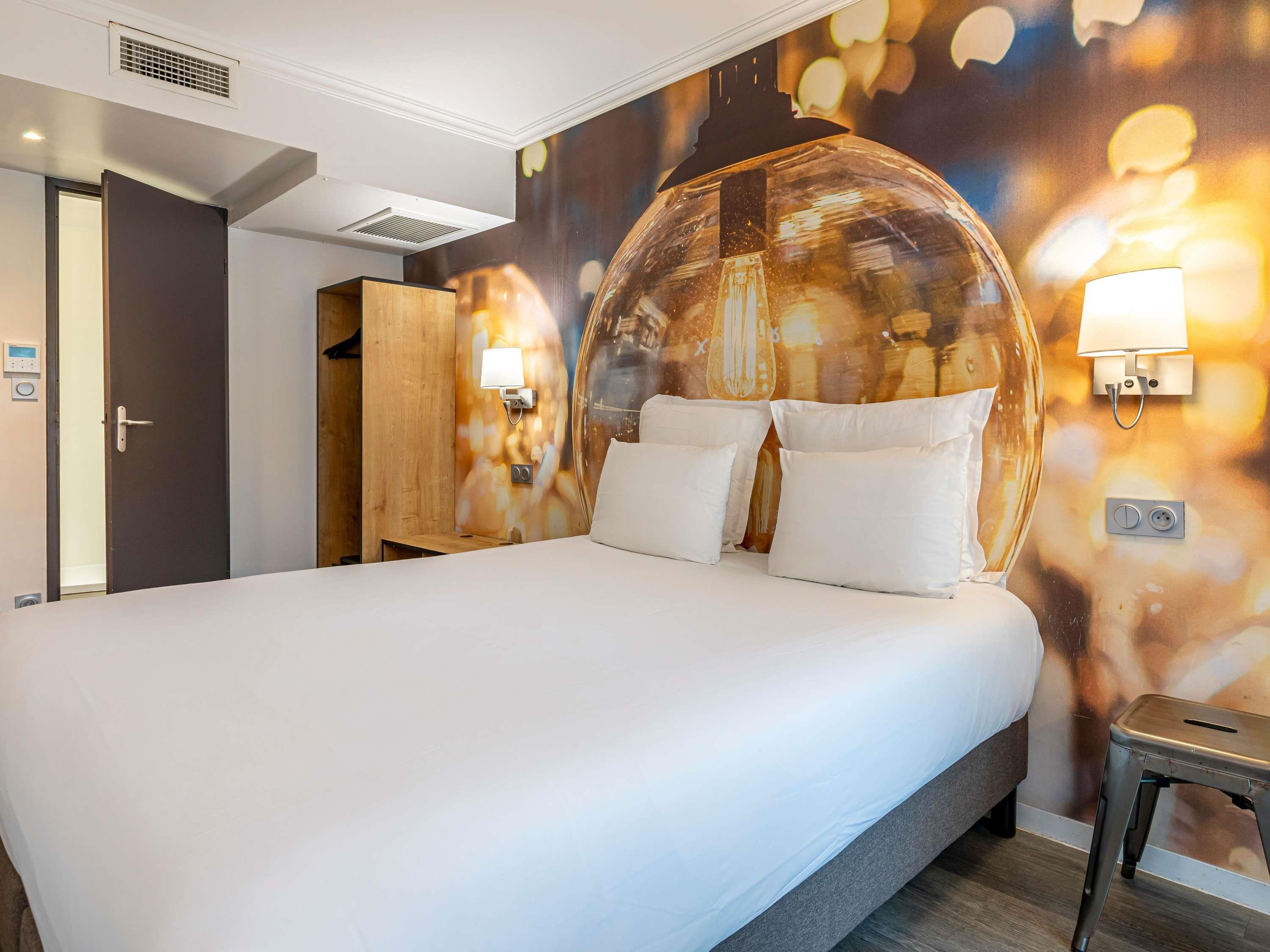 Double Classic Queen Bed