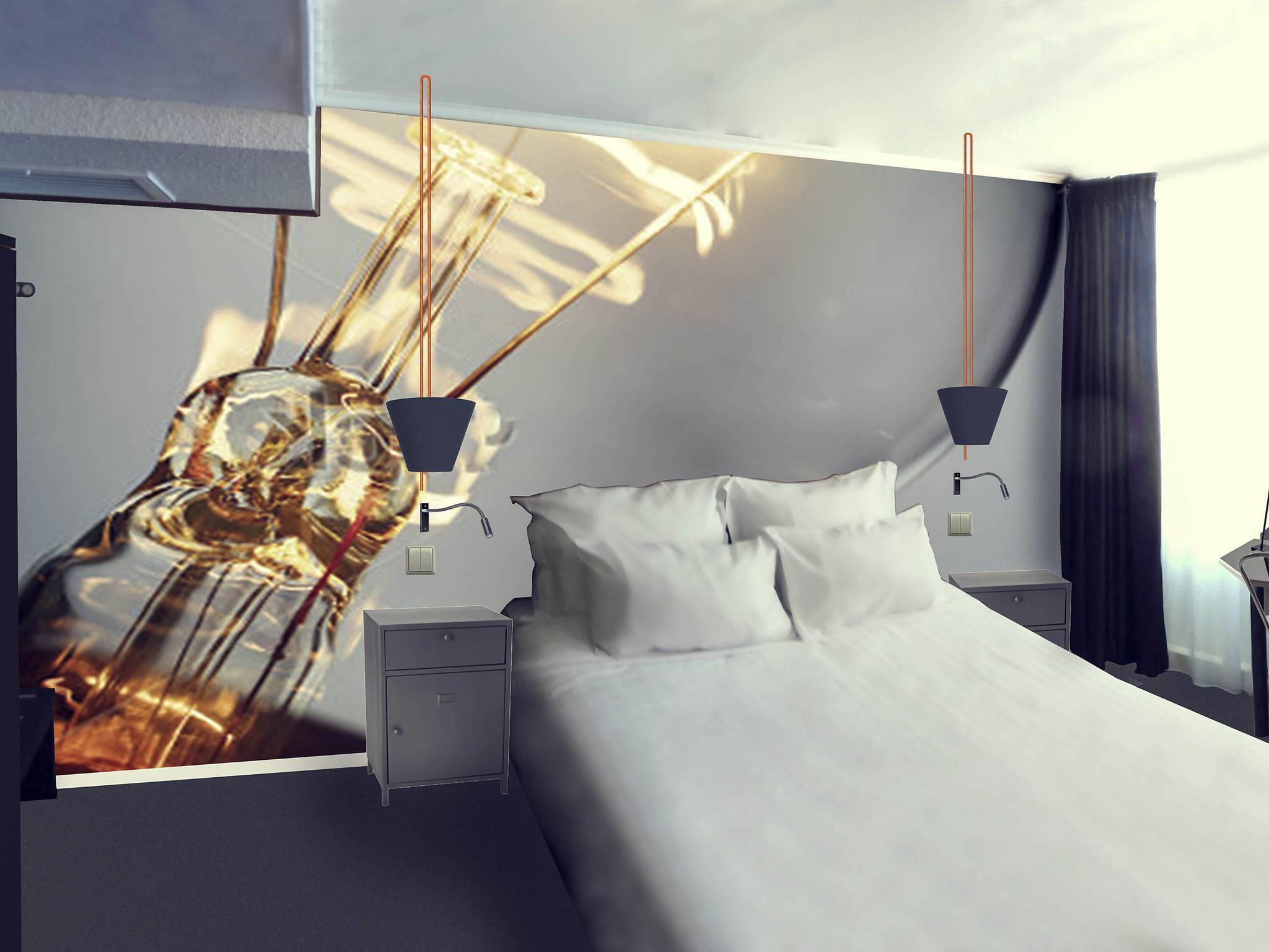 Double Classic Queen Bed