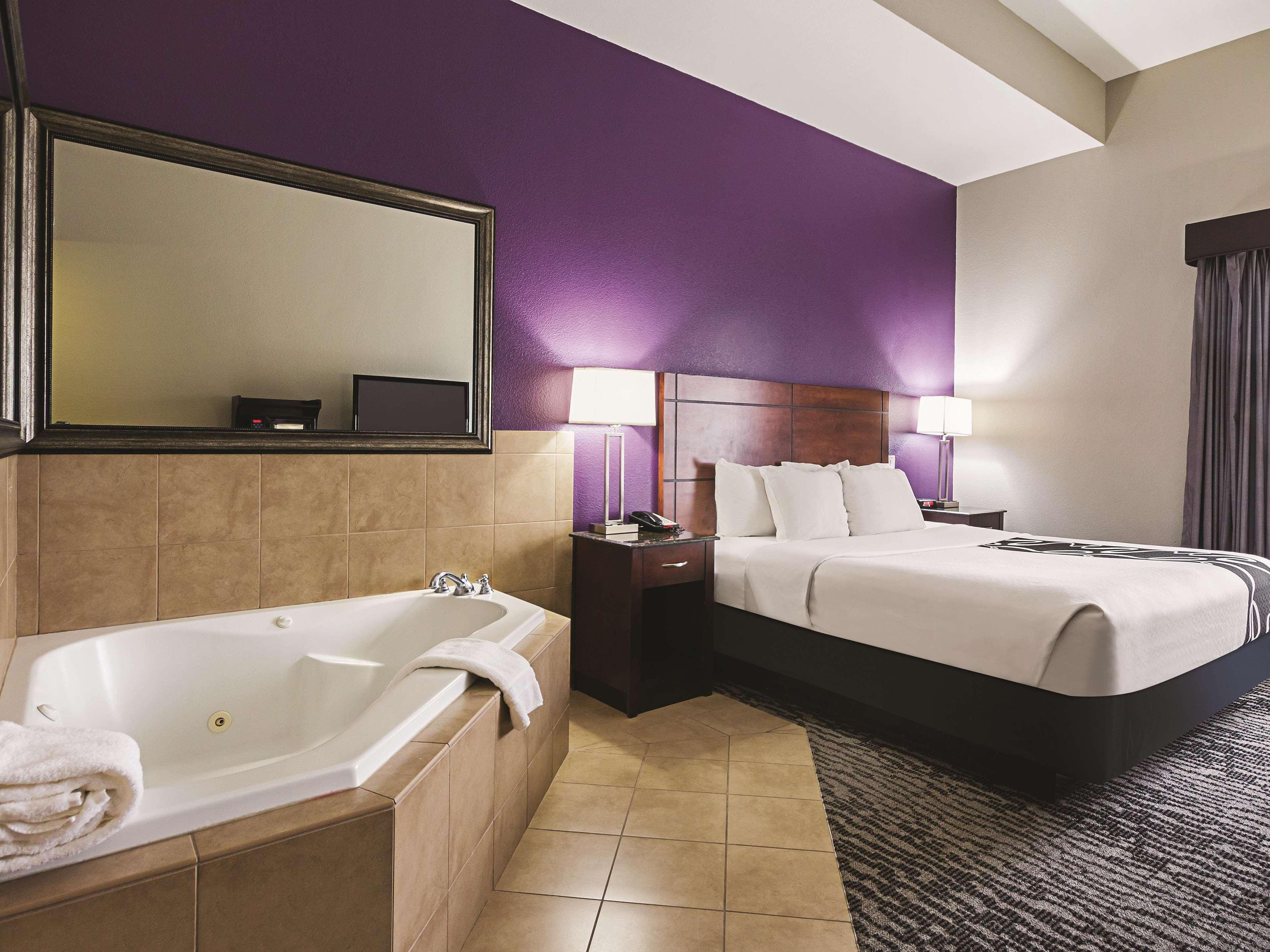 Suite Deluxe King Bed