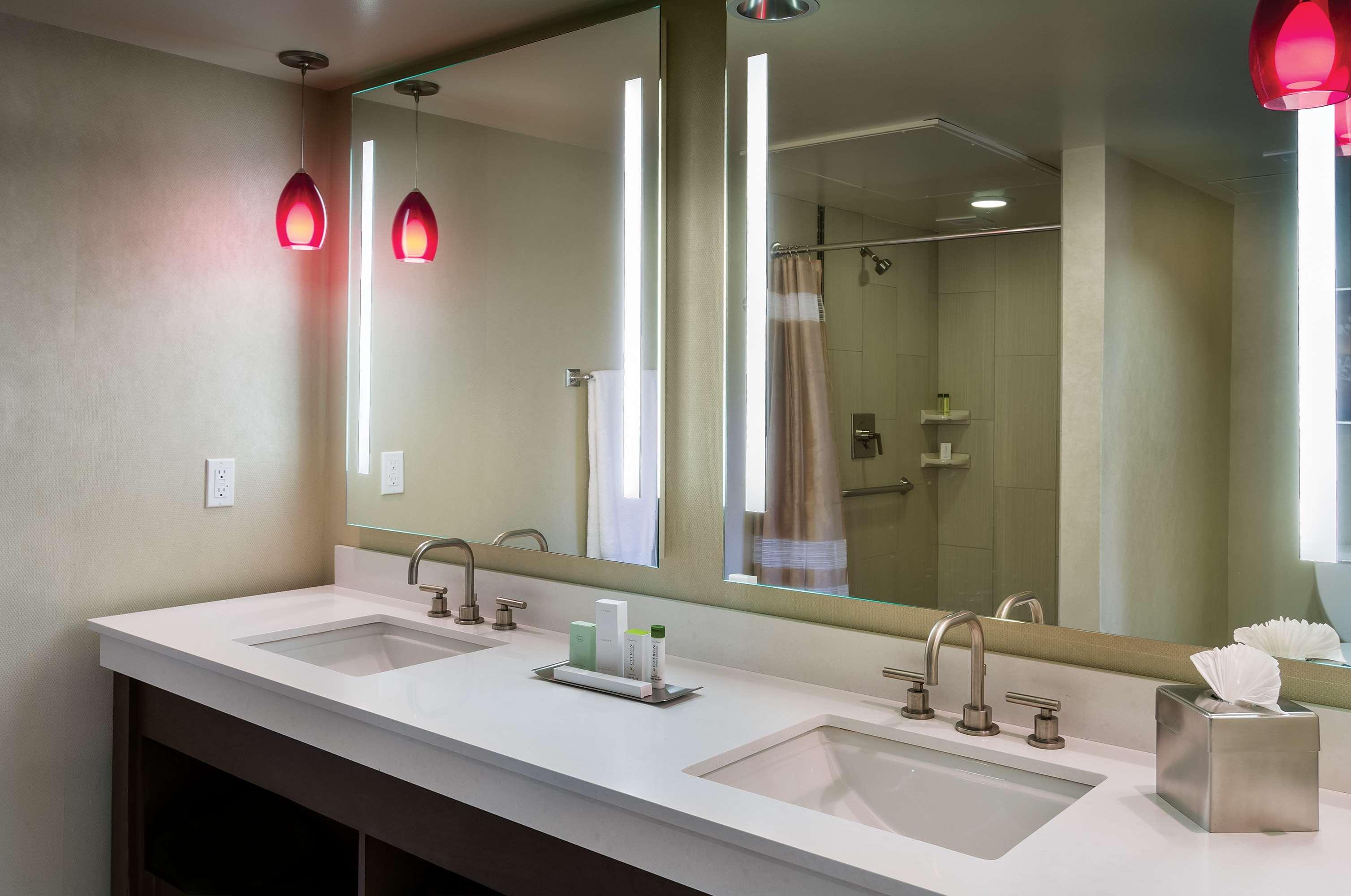 Suite Garden View King Bed