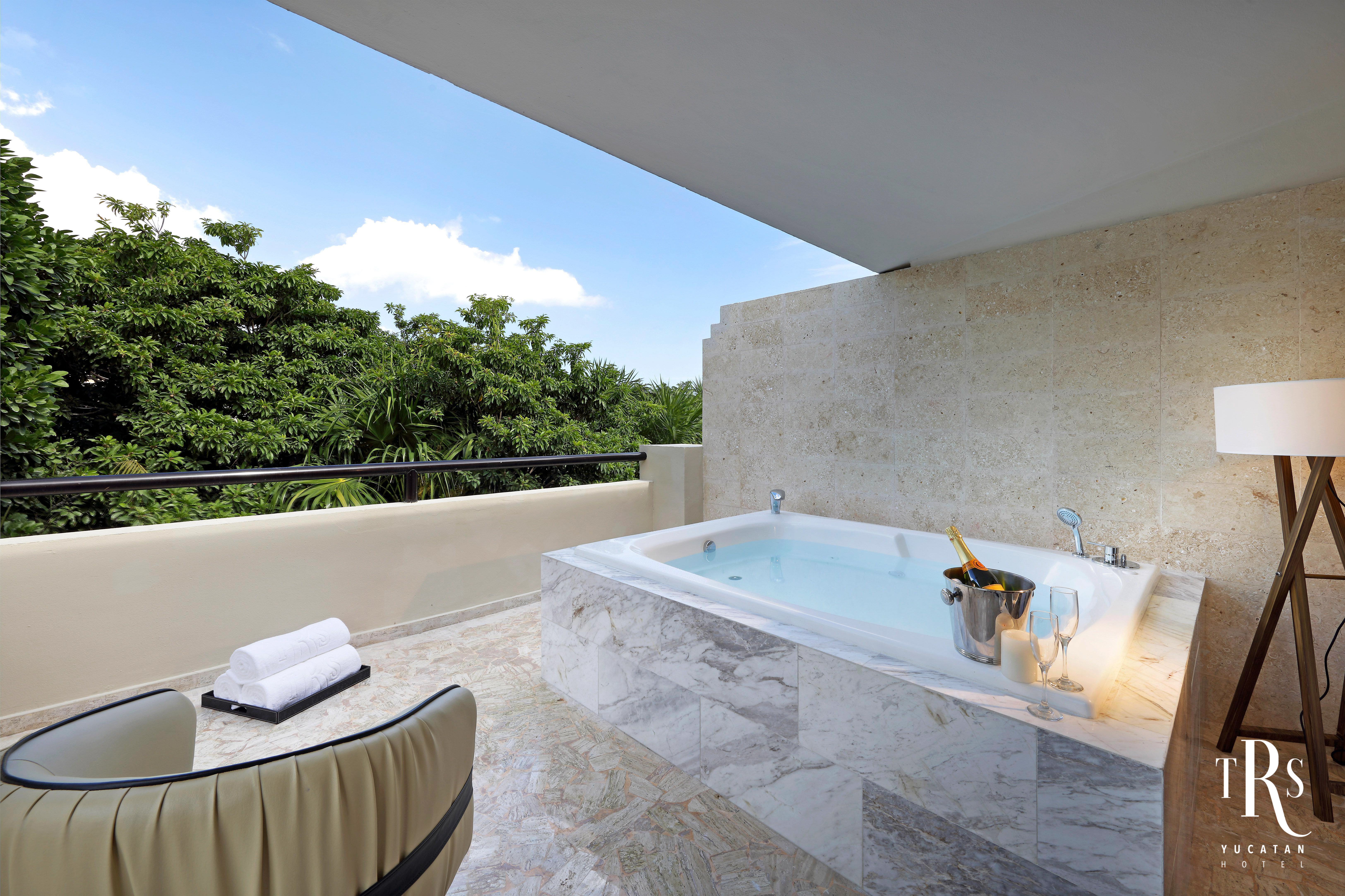 Junior Suite with Jacuzzi