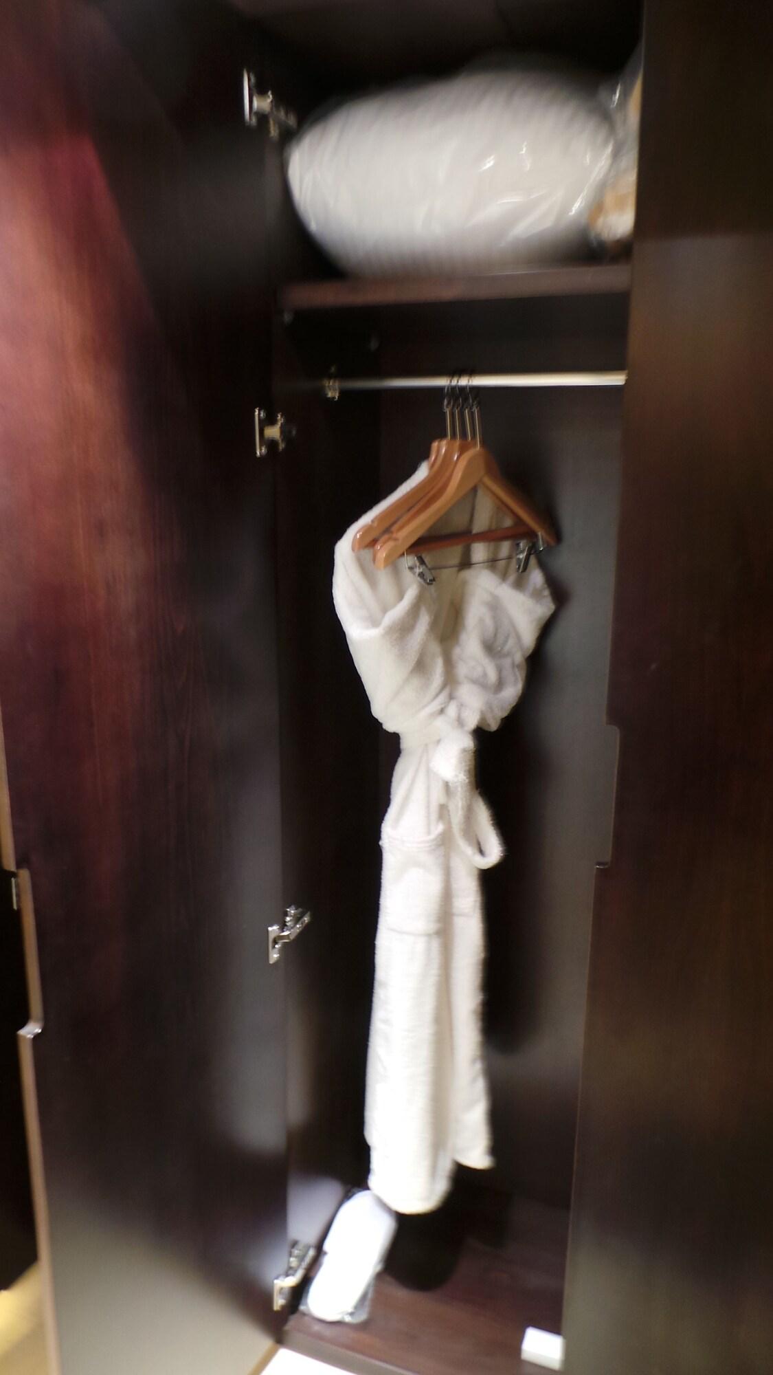 Suite Deluxe King Bed