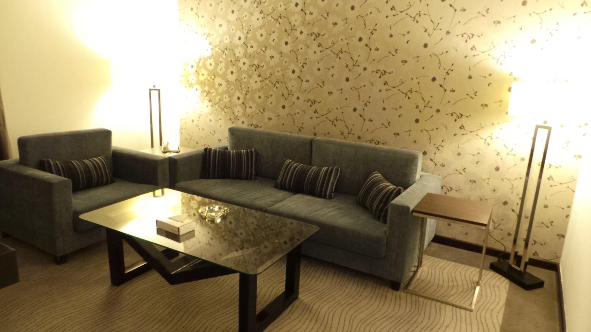 Suite Deluxe King Bed