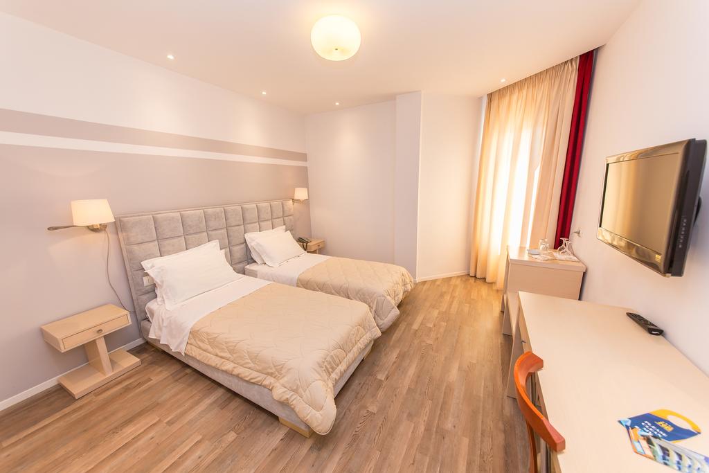 Double or Twin Standard