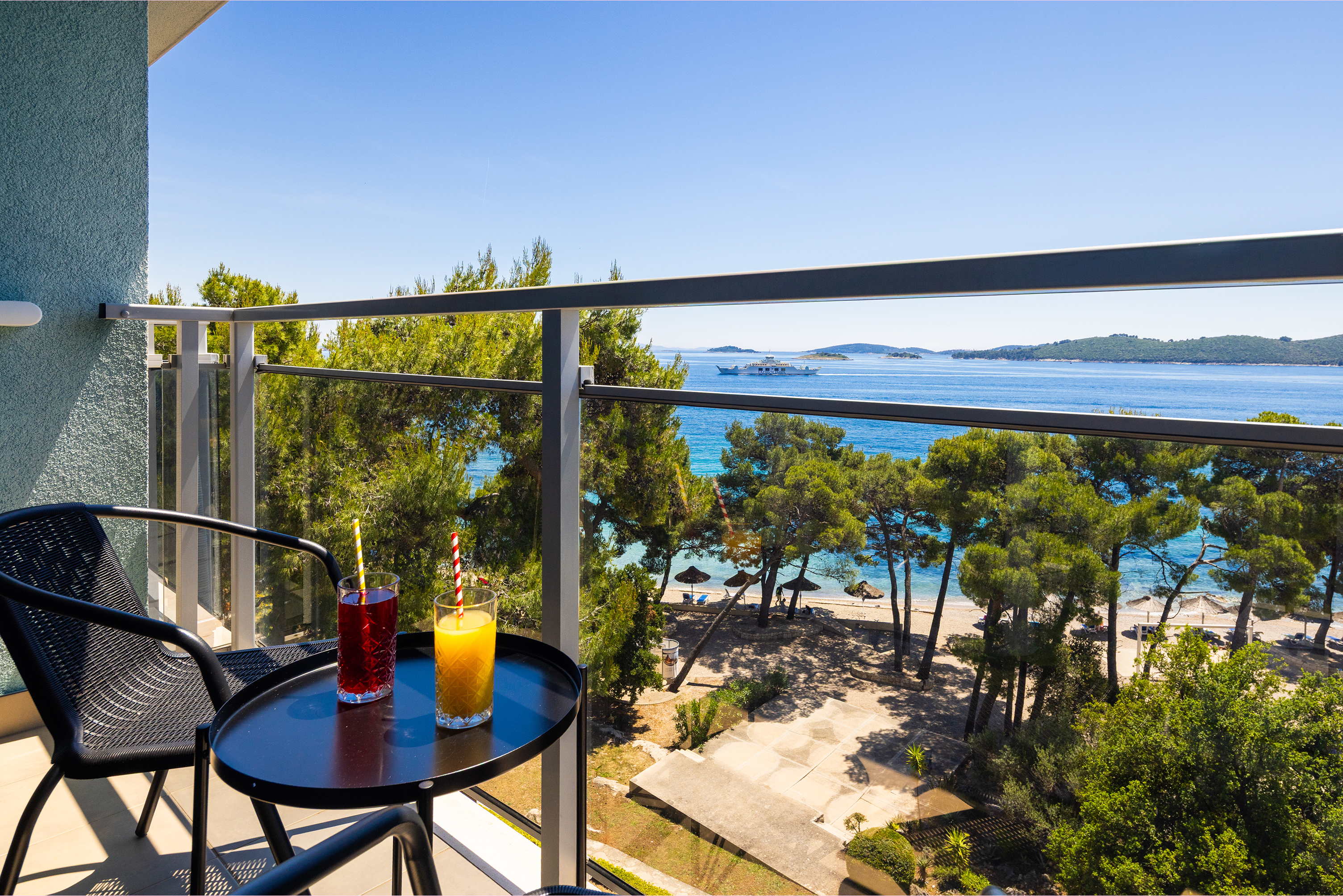 Family Room Side Sea View with Balcony