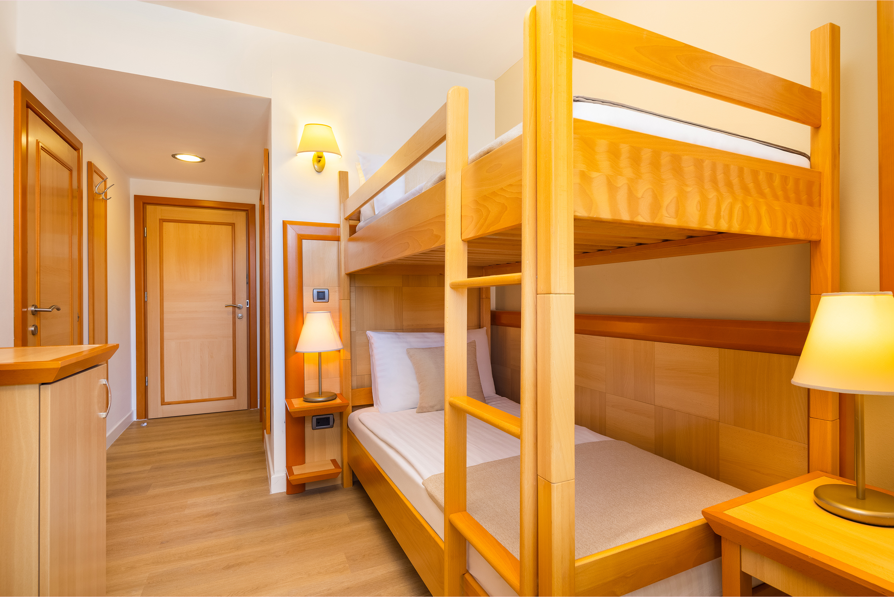 Family Room Side Sea View with Balcony