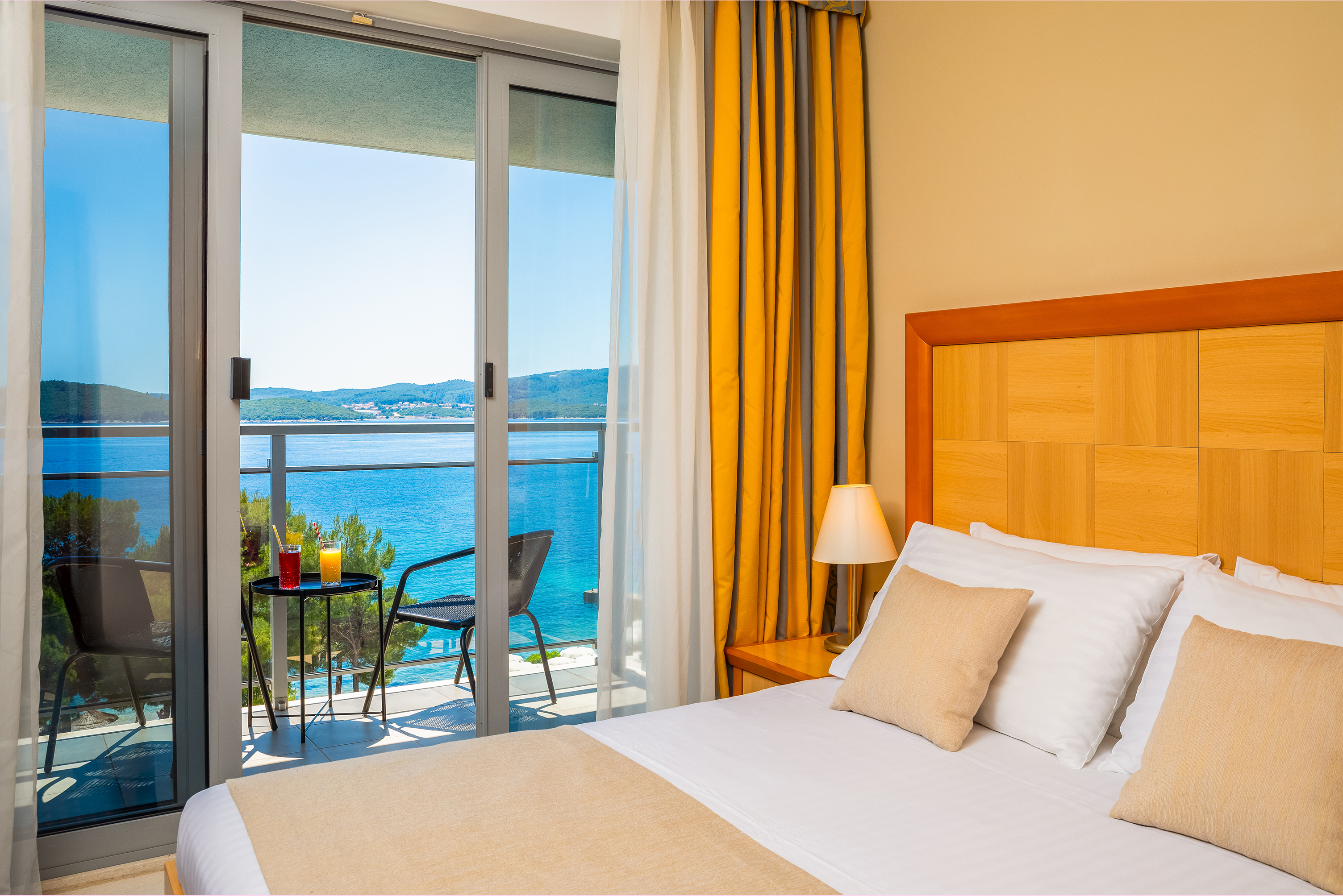 Family Room Side Sea View with Balcony