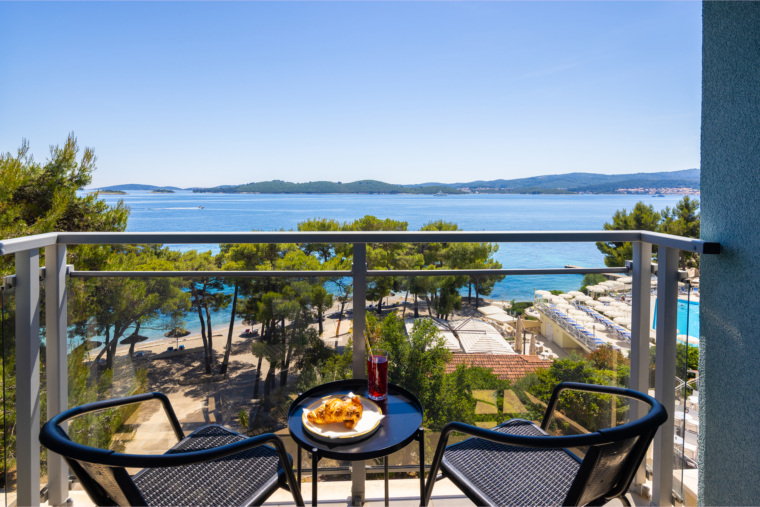 Family Room Side Sea View with Balcony