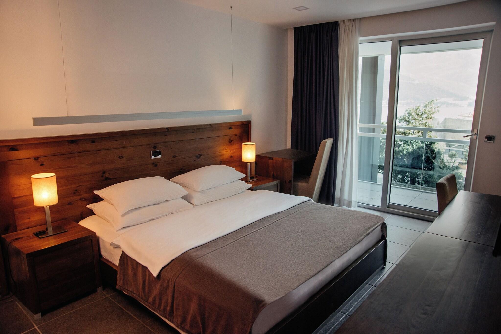 Family Room Queen Size Bed