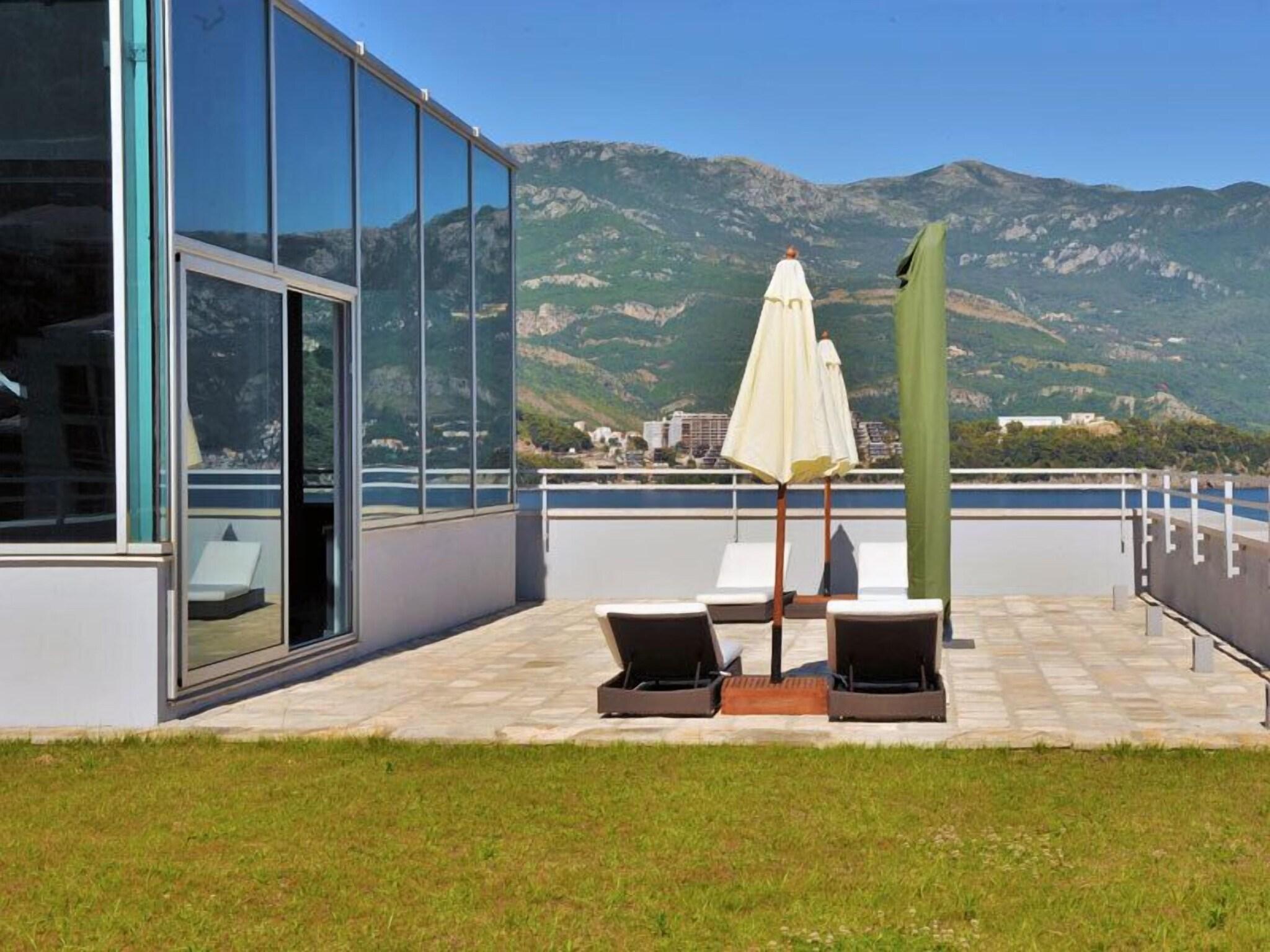 Quadruple Grand with Views