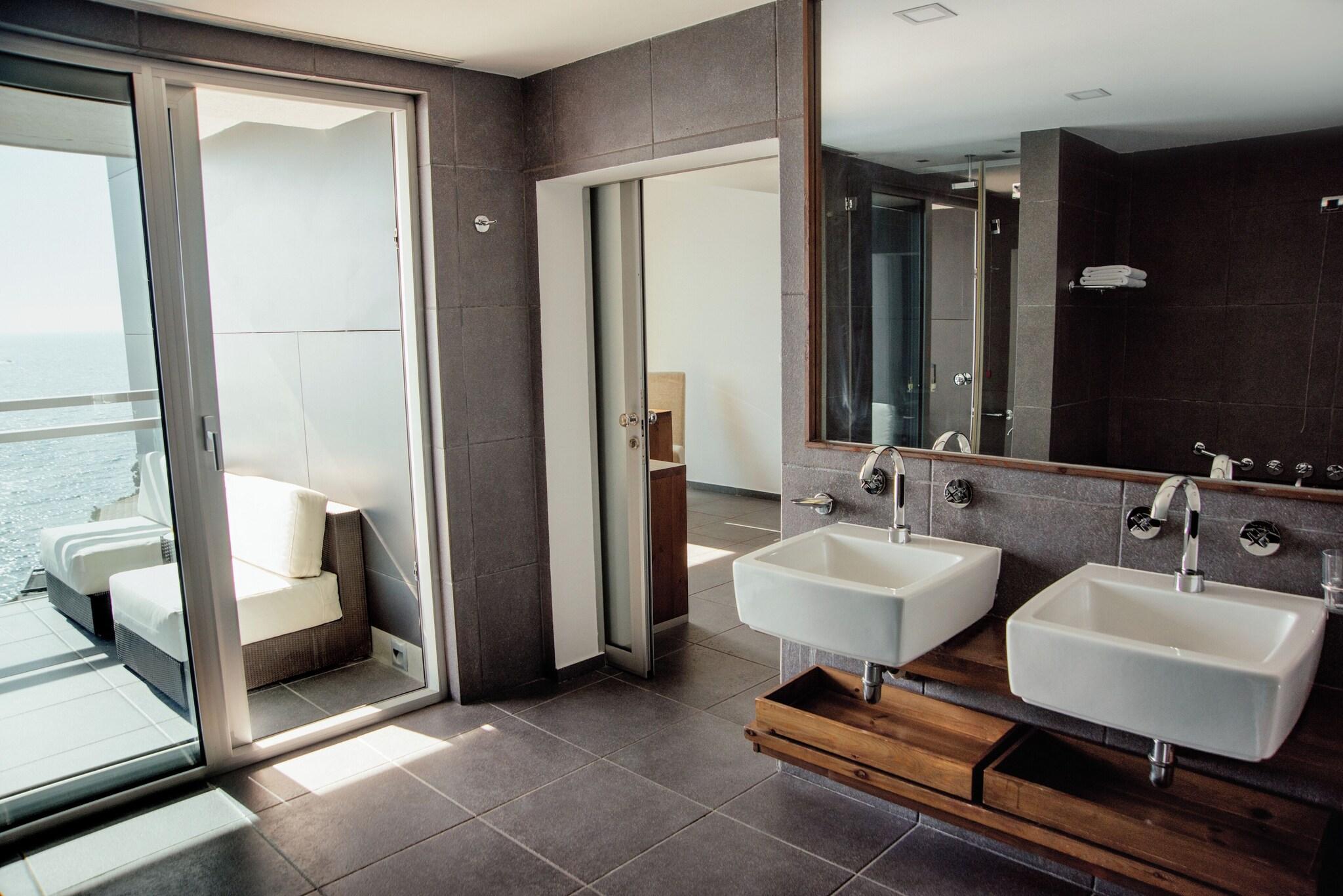 Quadruple Presidential with Views