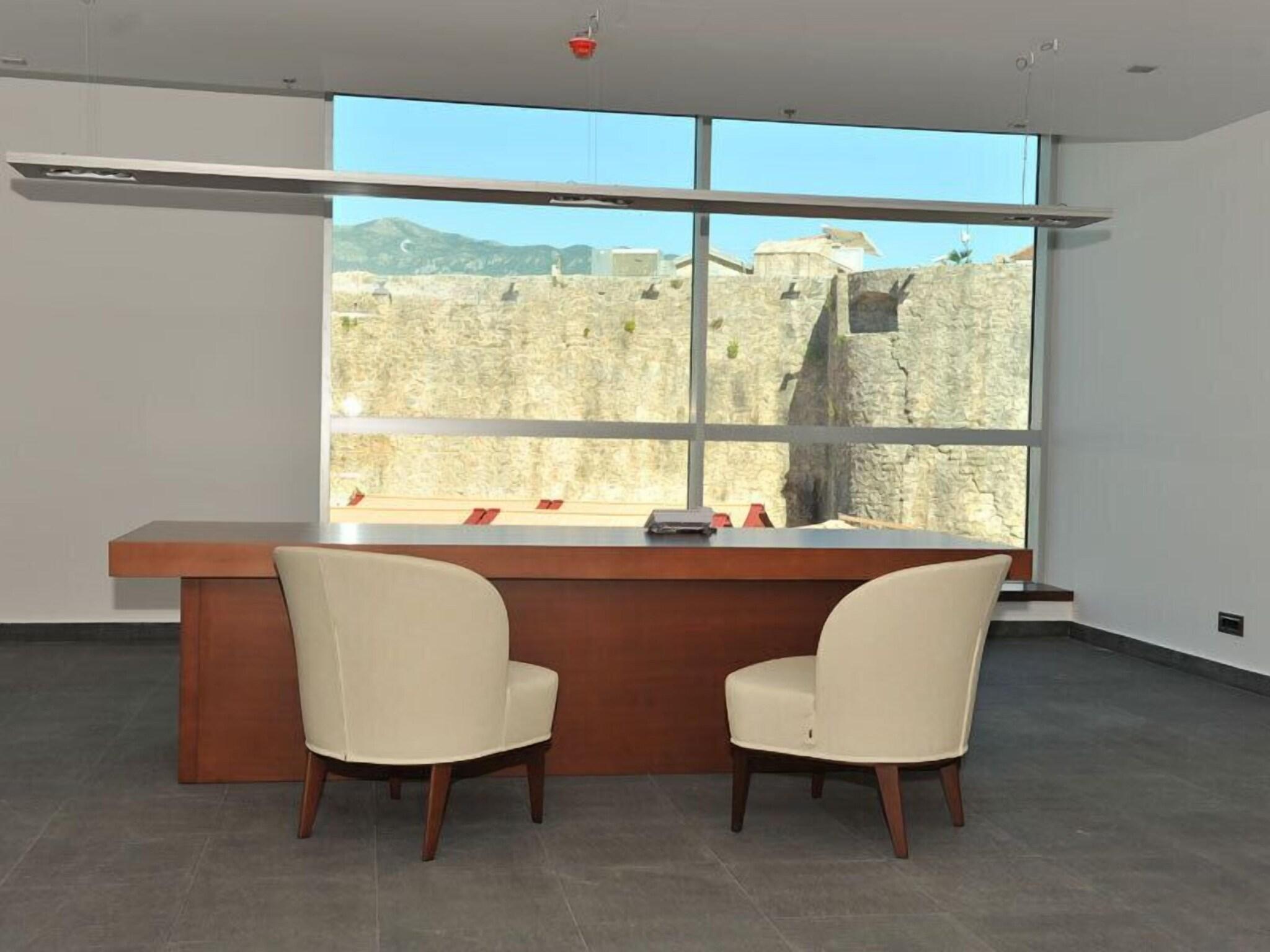 Suite Grand with Views