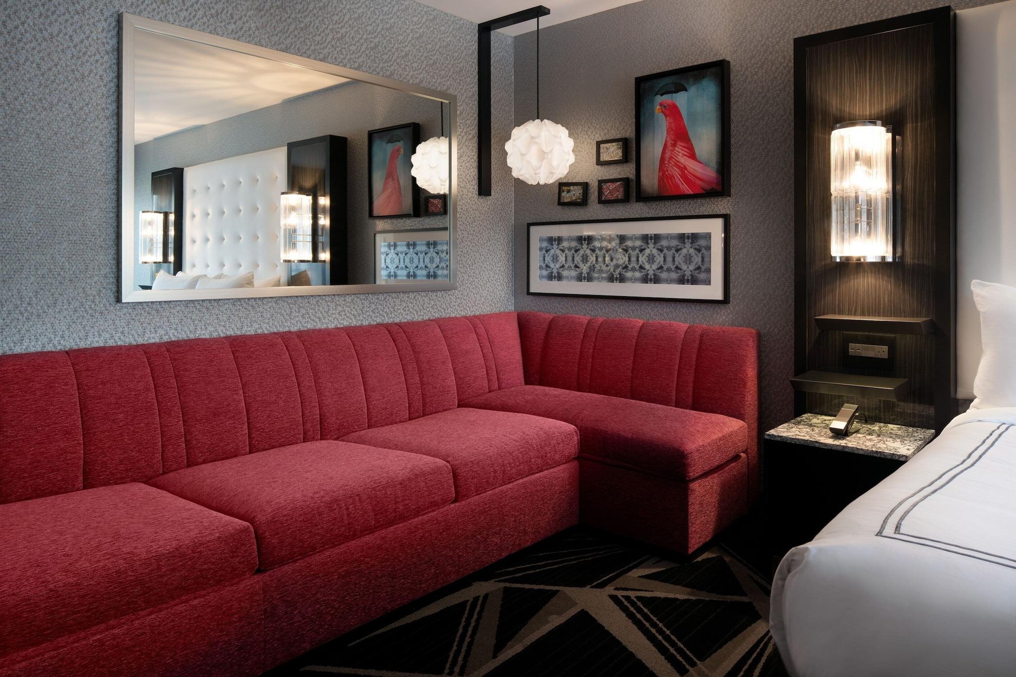 Suite Accessible King Size Bed