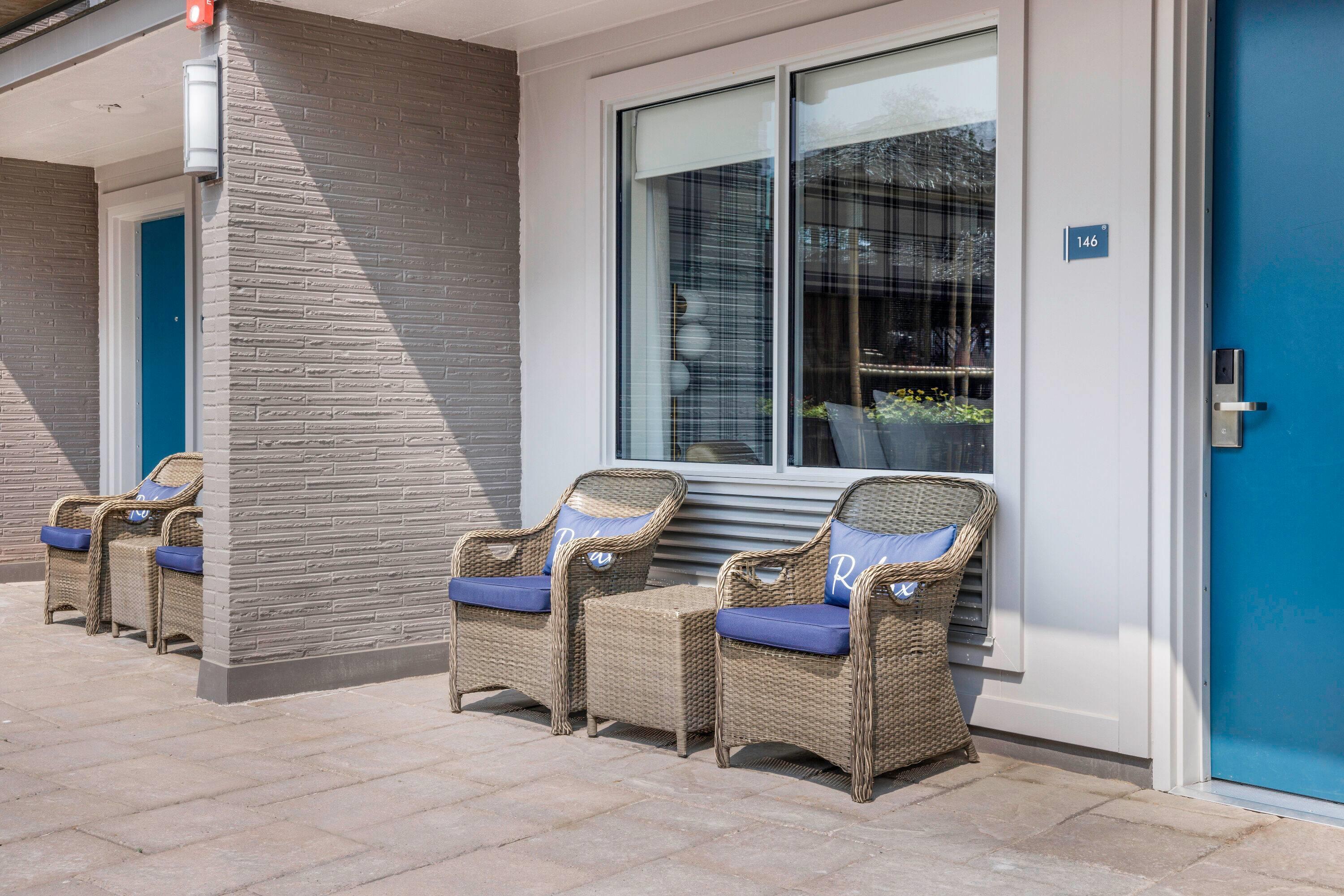 Quadruple Non Smoking