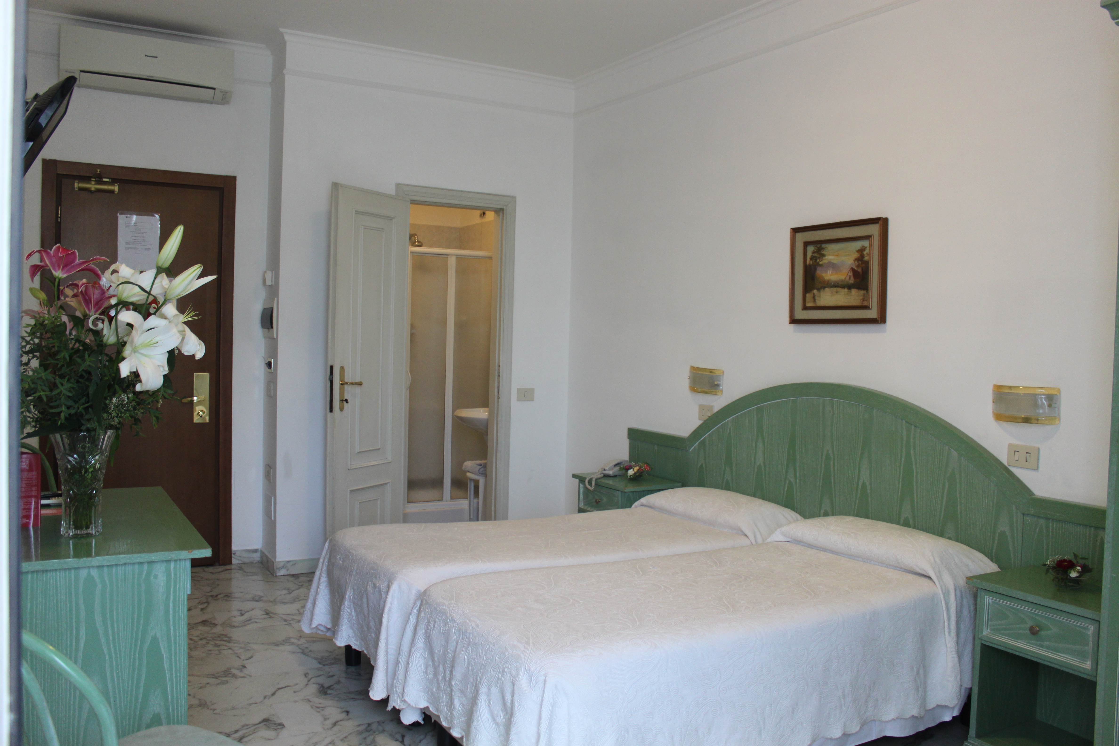 Room Connecting Room