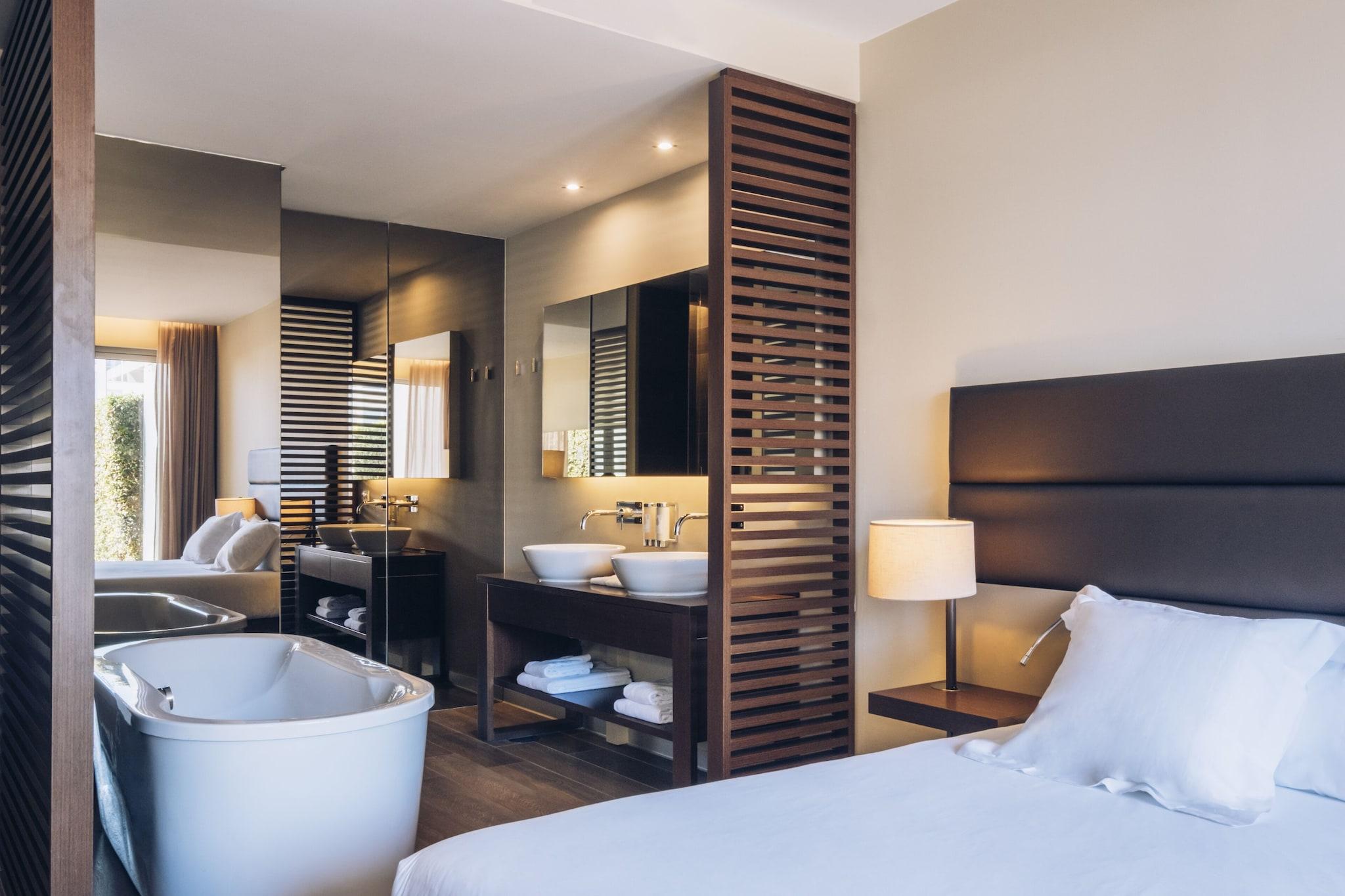 Junior Suite Garden View King Bed