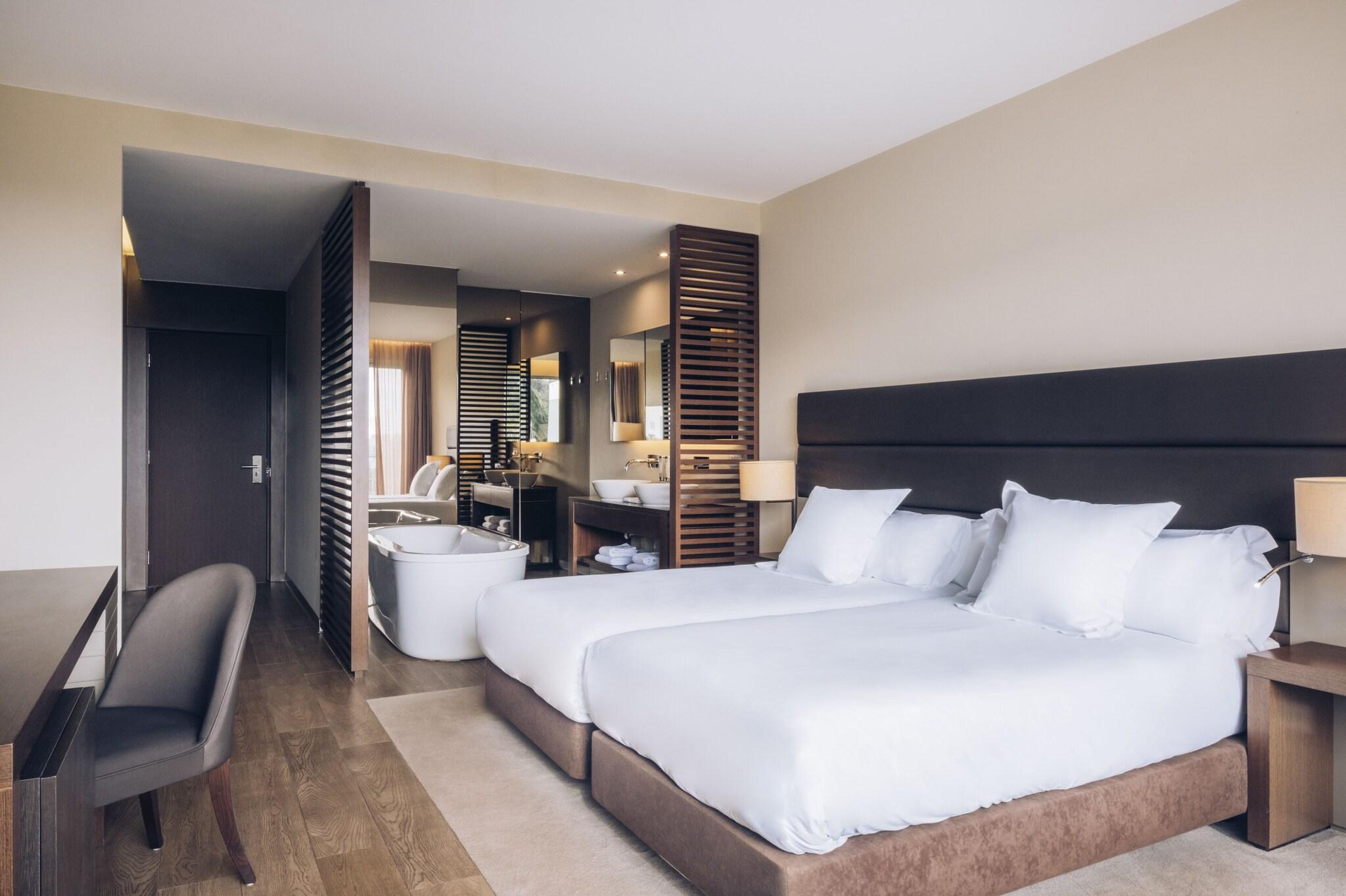 Junior Suite Garden View King Bed