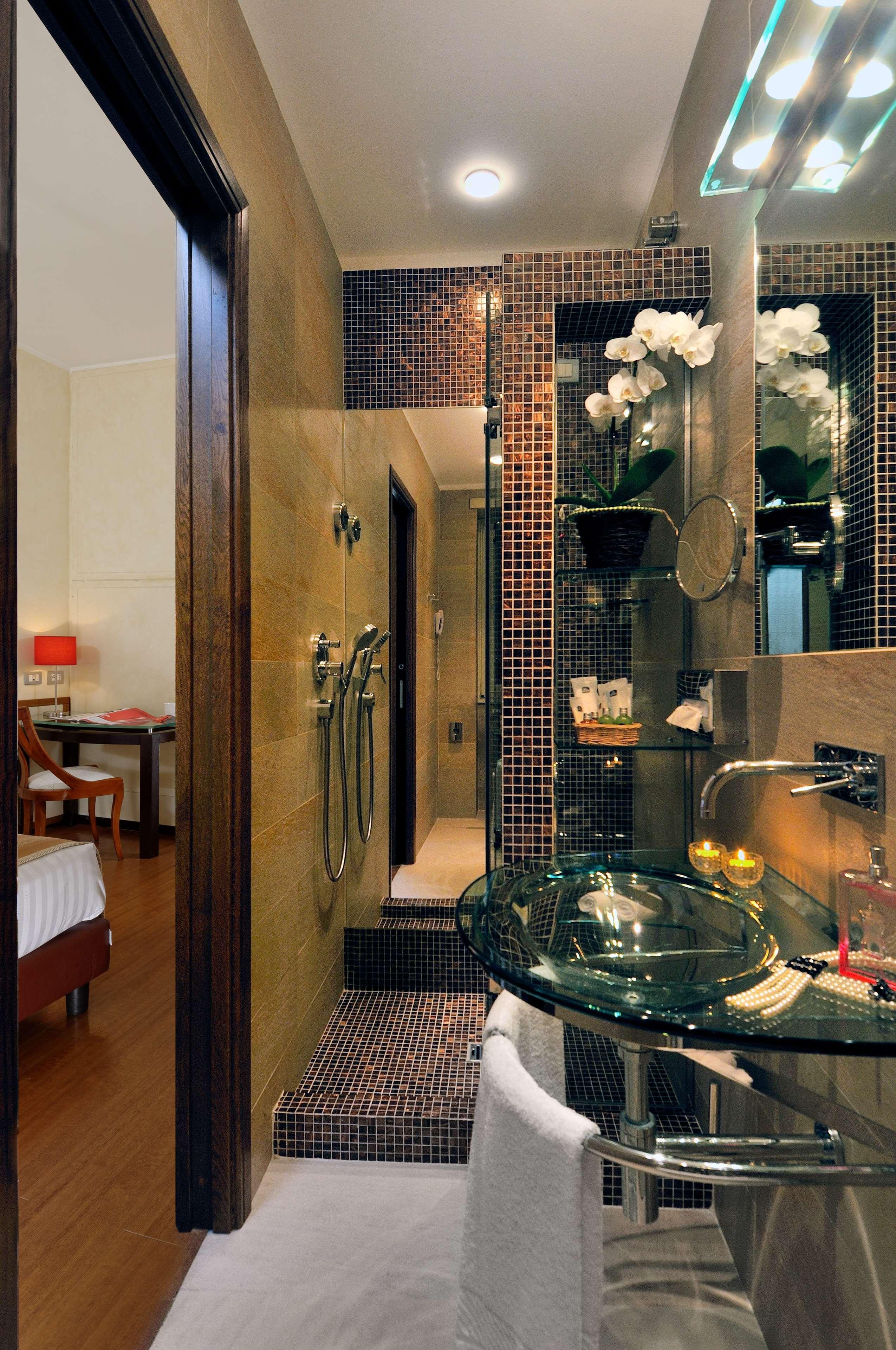 Triple Queen Size Bed