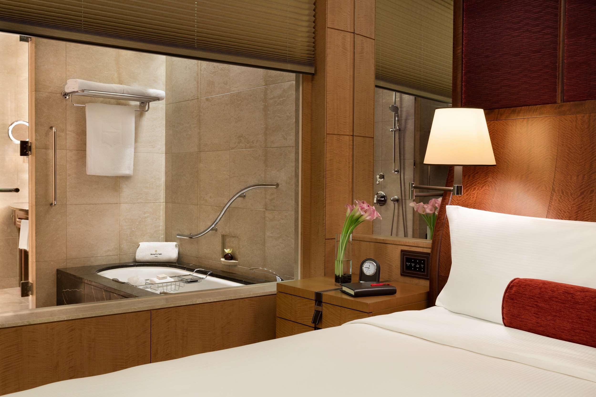 Double Deluxe King Bed