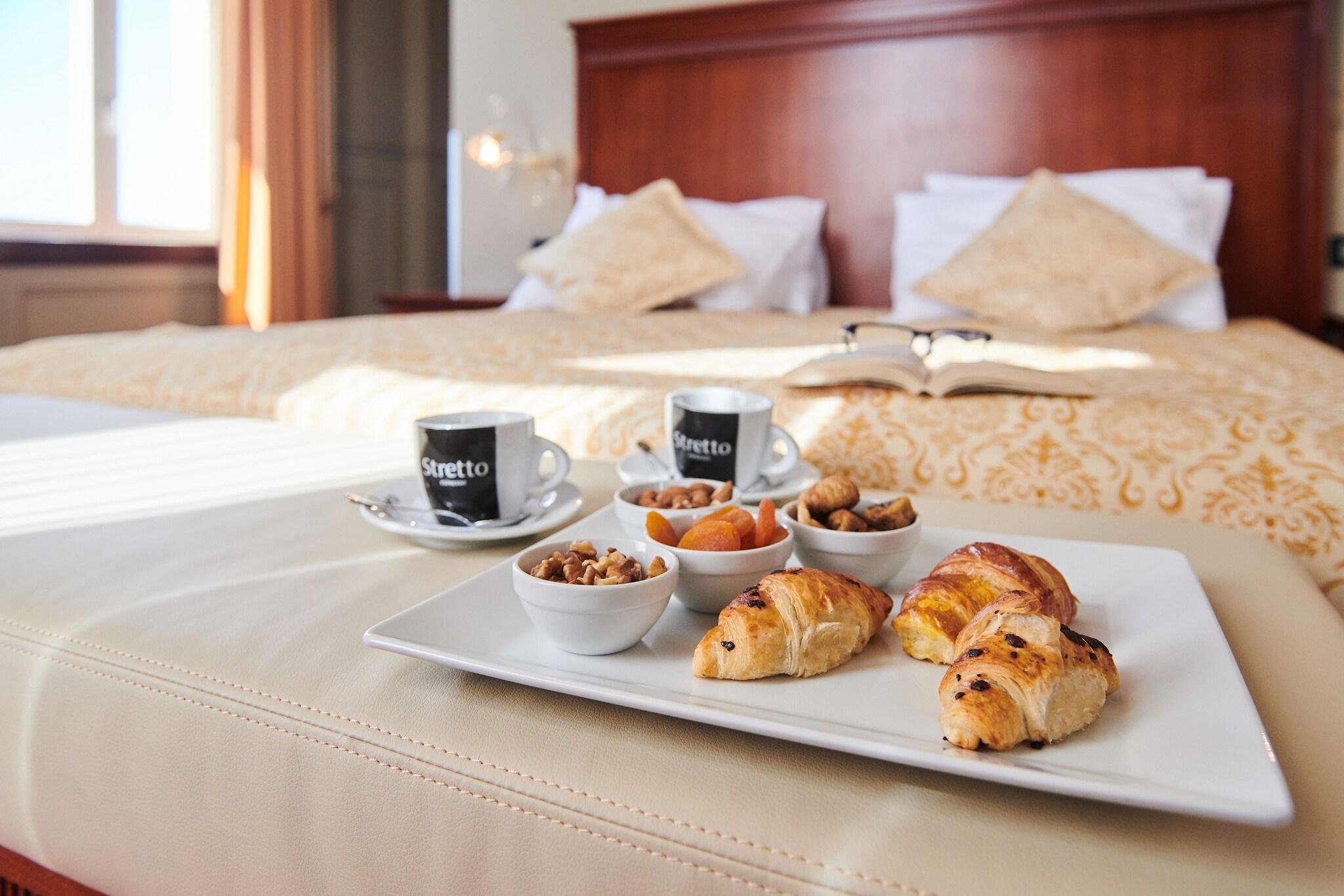 Studio King Size Bed