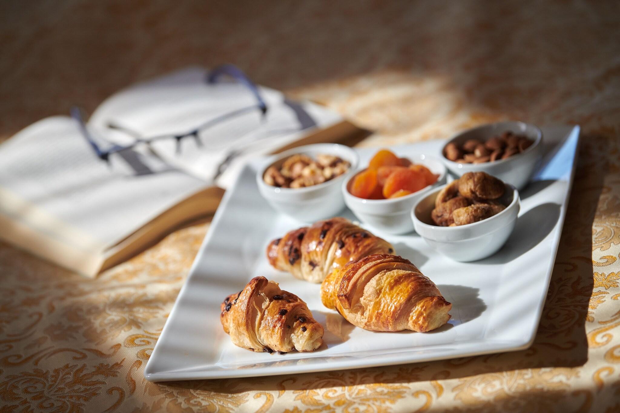 Studio King Size Bed