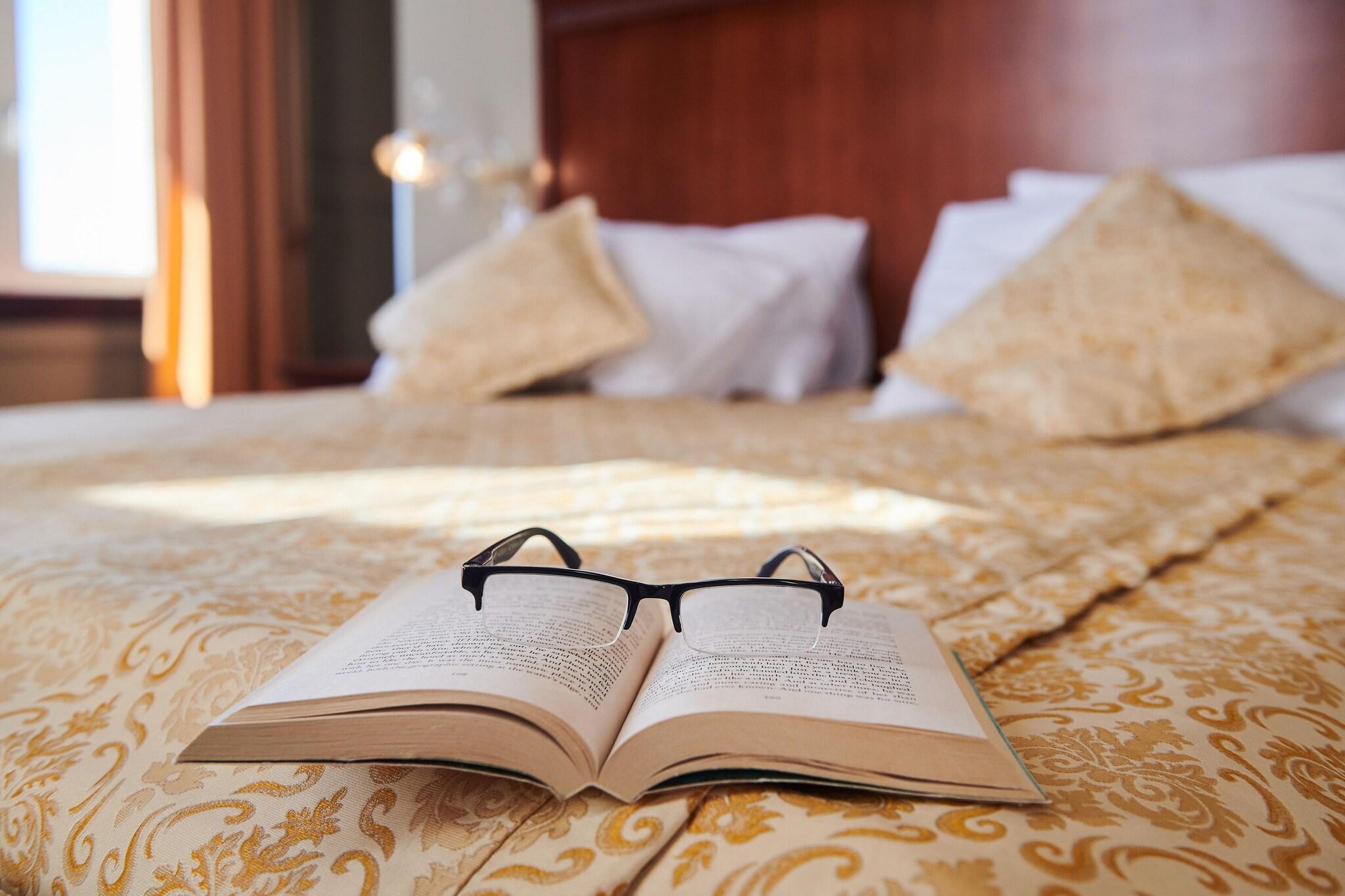 Studio King Size Bed