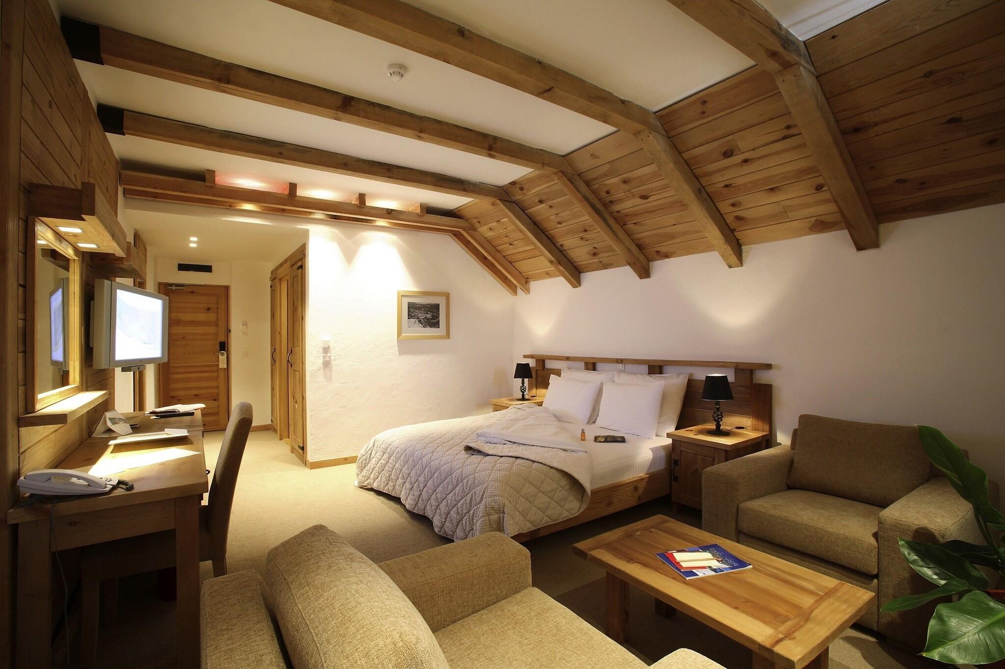 Double Executive Queen Bed