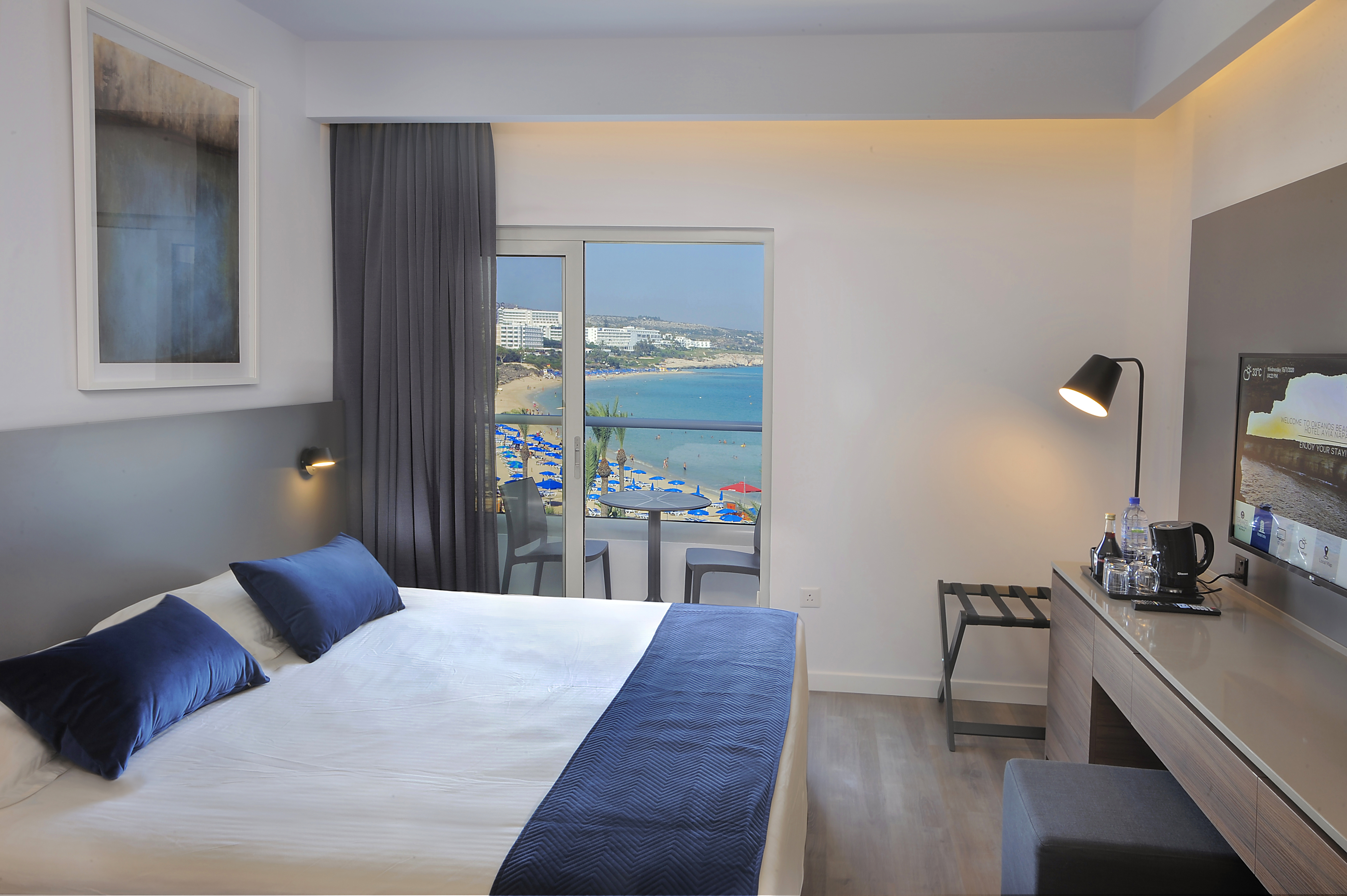 Double or Twin Superior Side Sea View