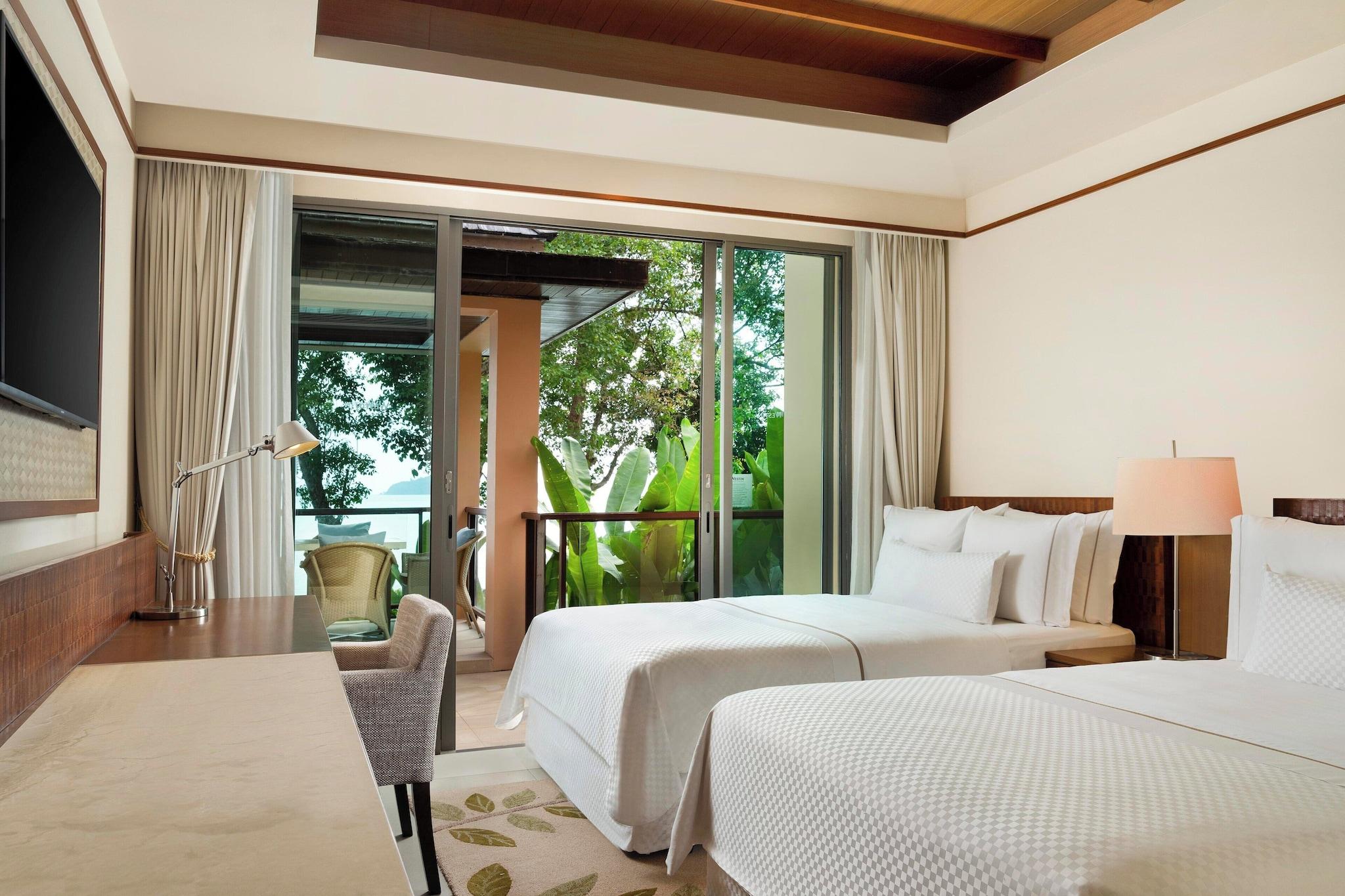 Quadruple Ocean Front Two Double Beds