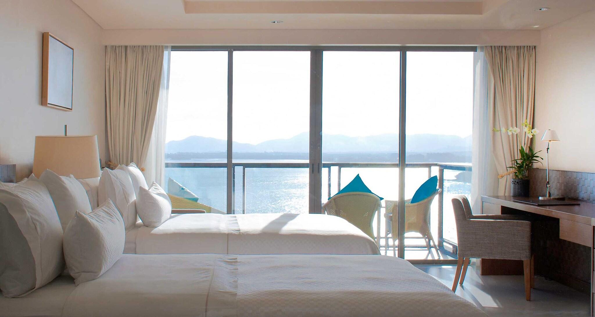 Quadruple Ocean Front Two Double Beds