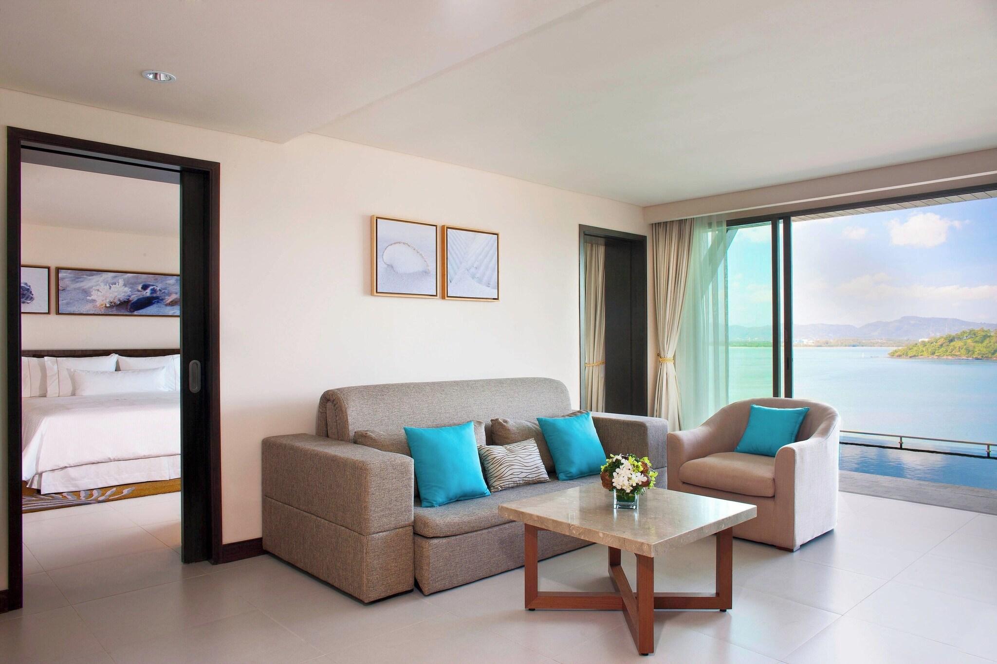 Suite Ocean Front King Bed