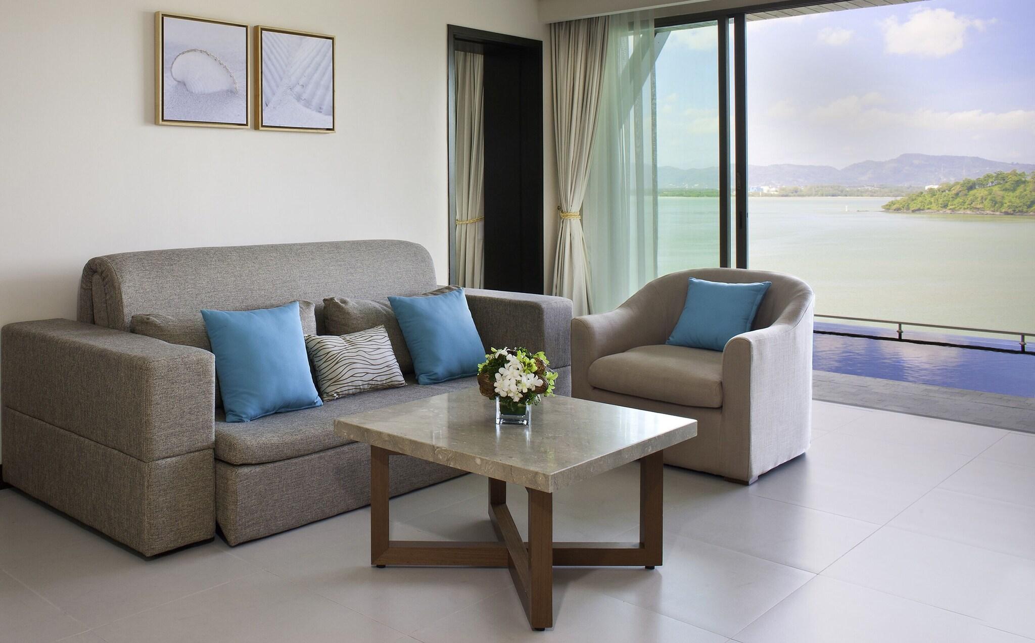 Suite Ocean Front King Bed