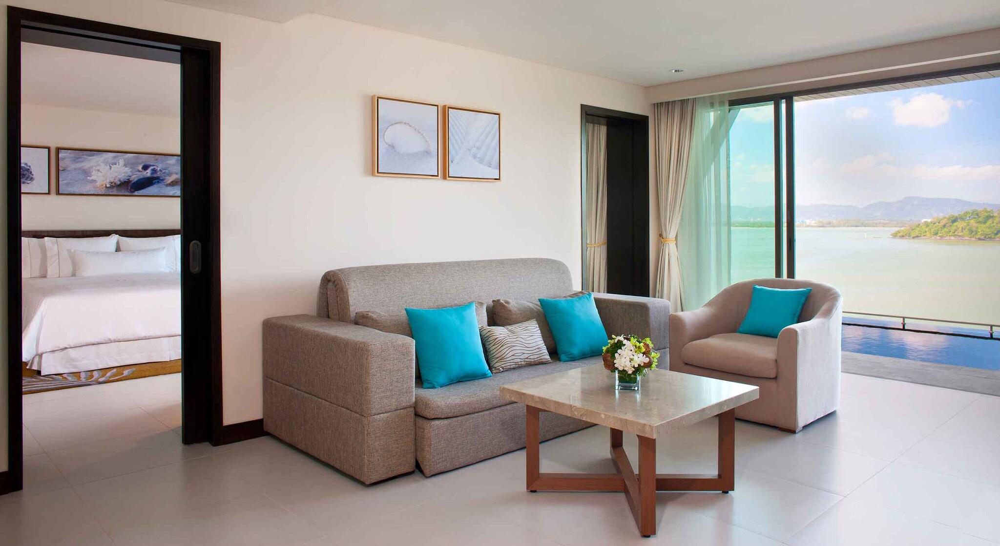 Suite Ocean Front King Bed