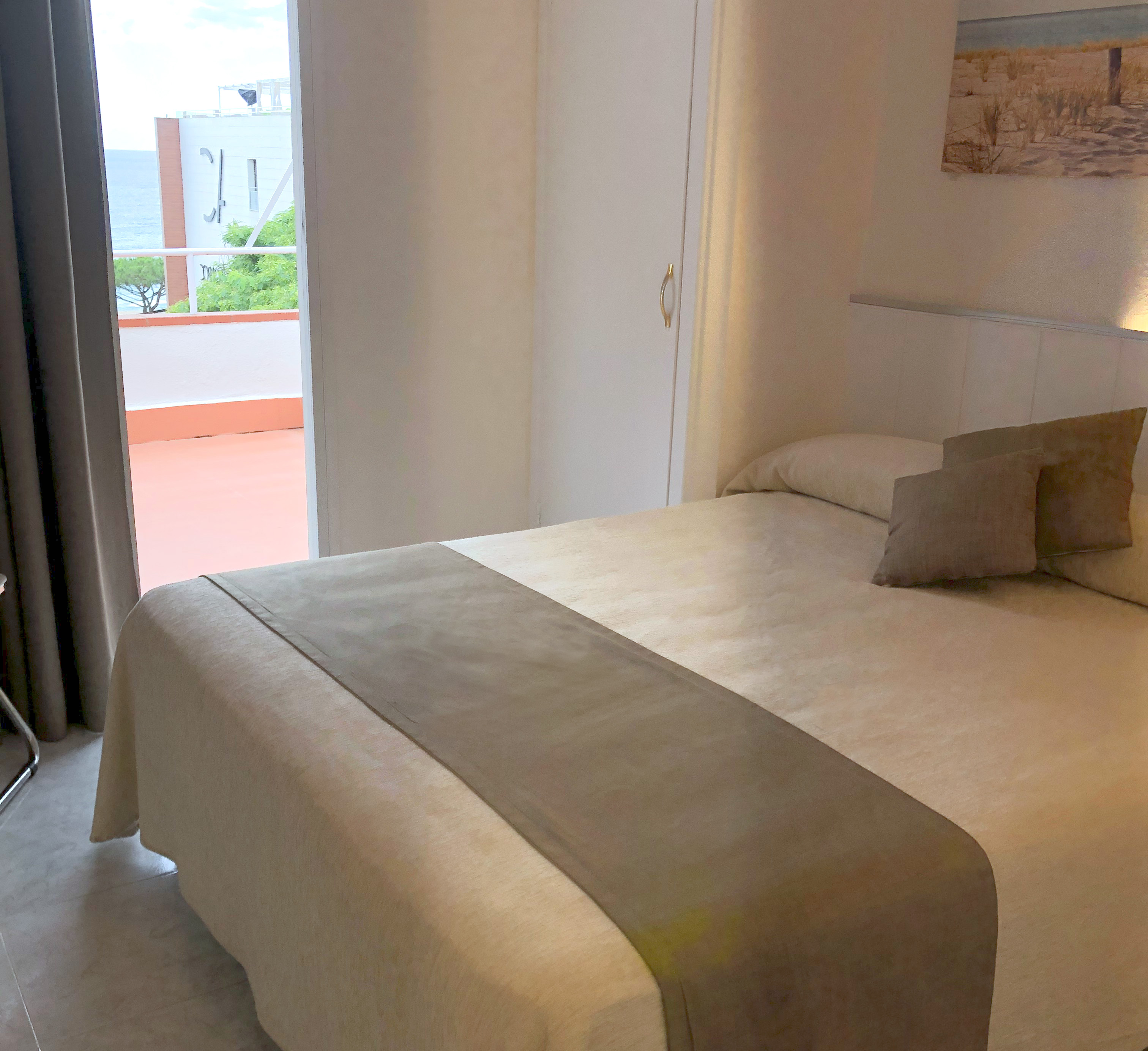 Double Single with Balcony