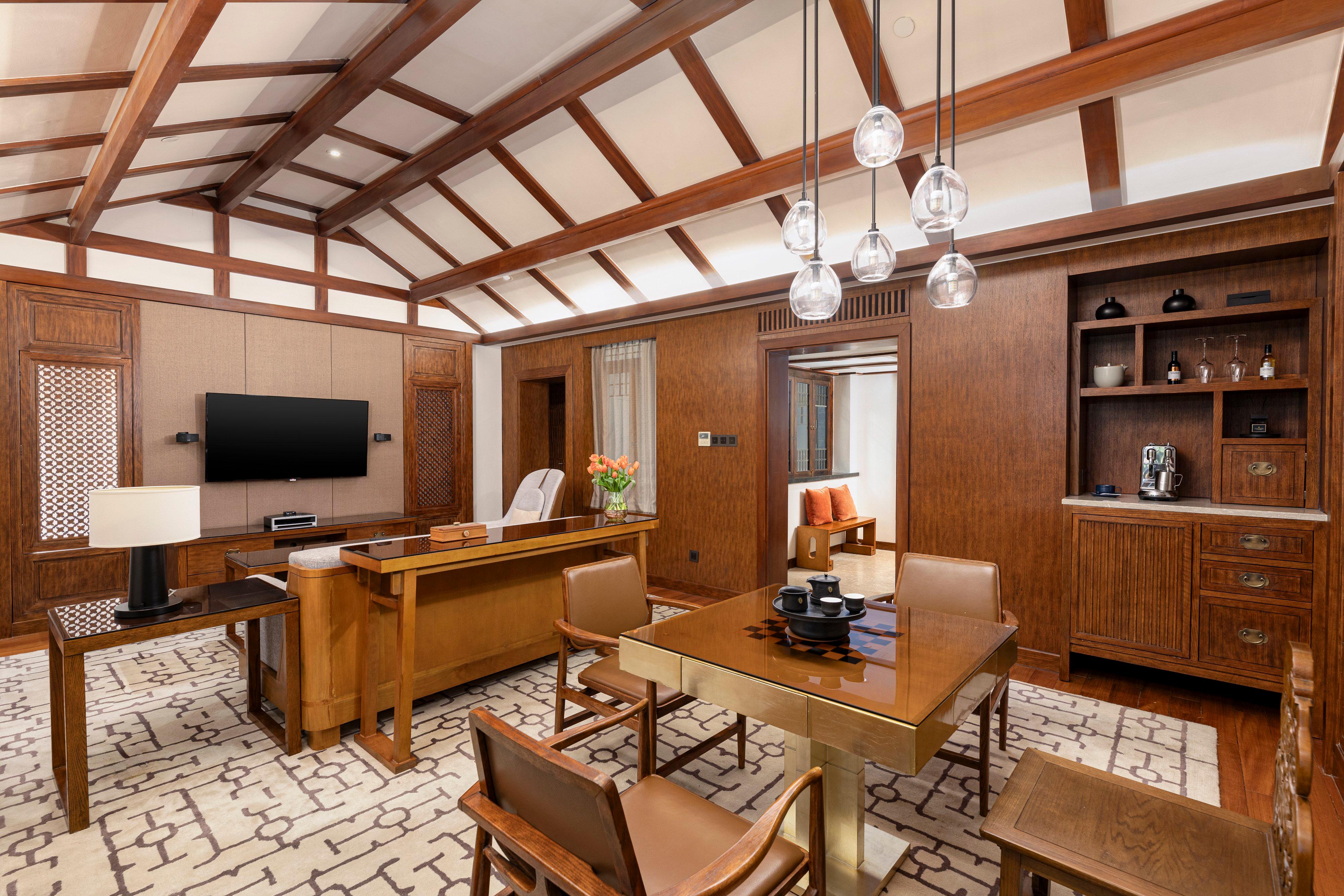 Suite Club with Views