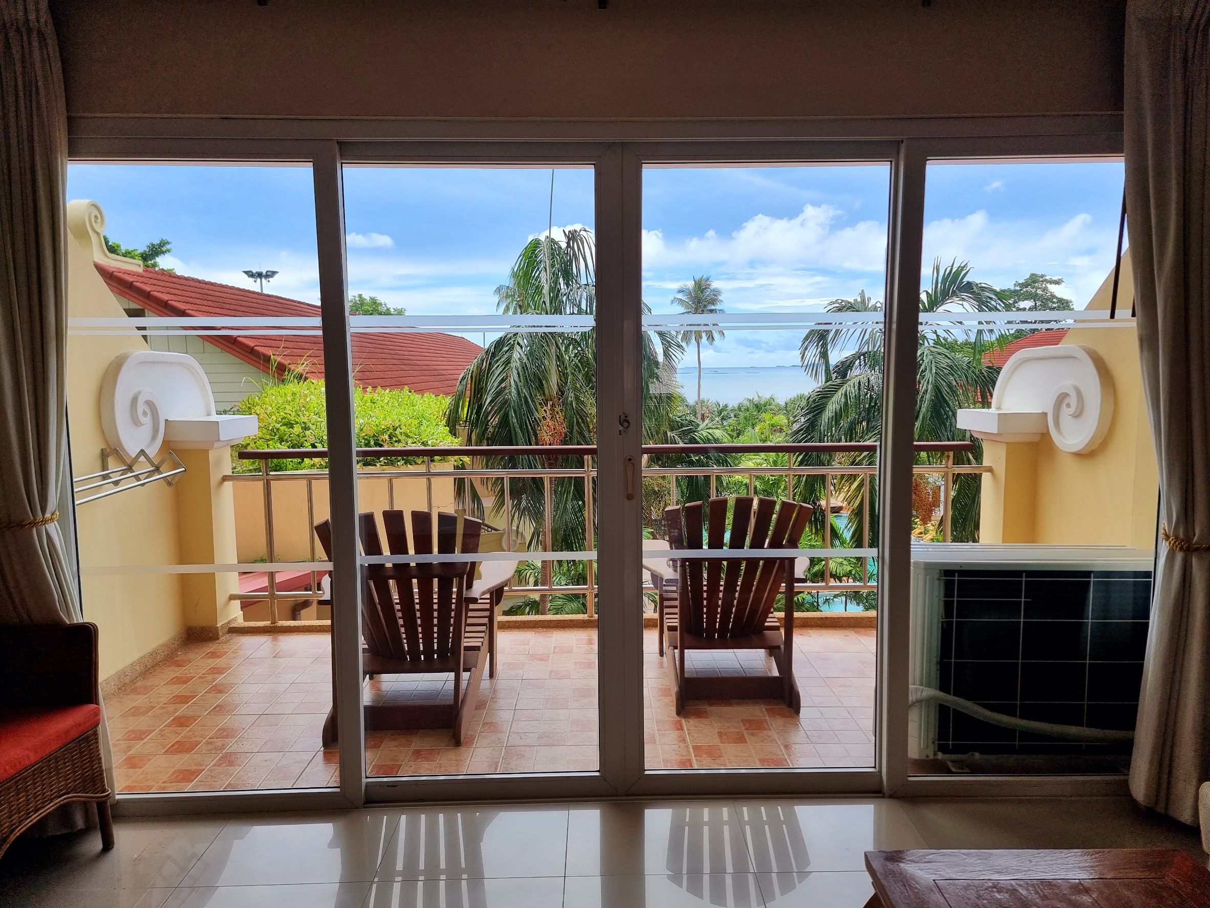 Twin Deluxe Pool View