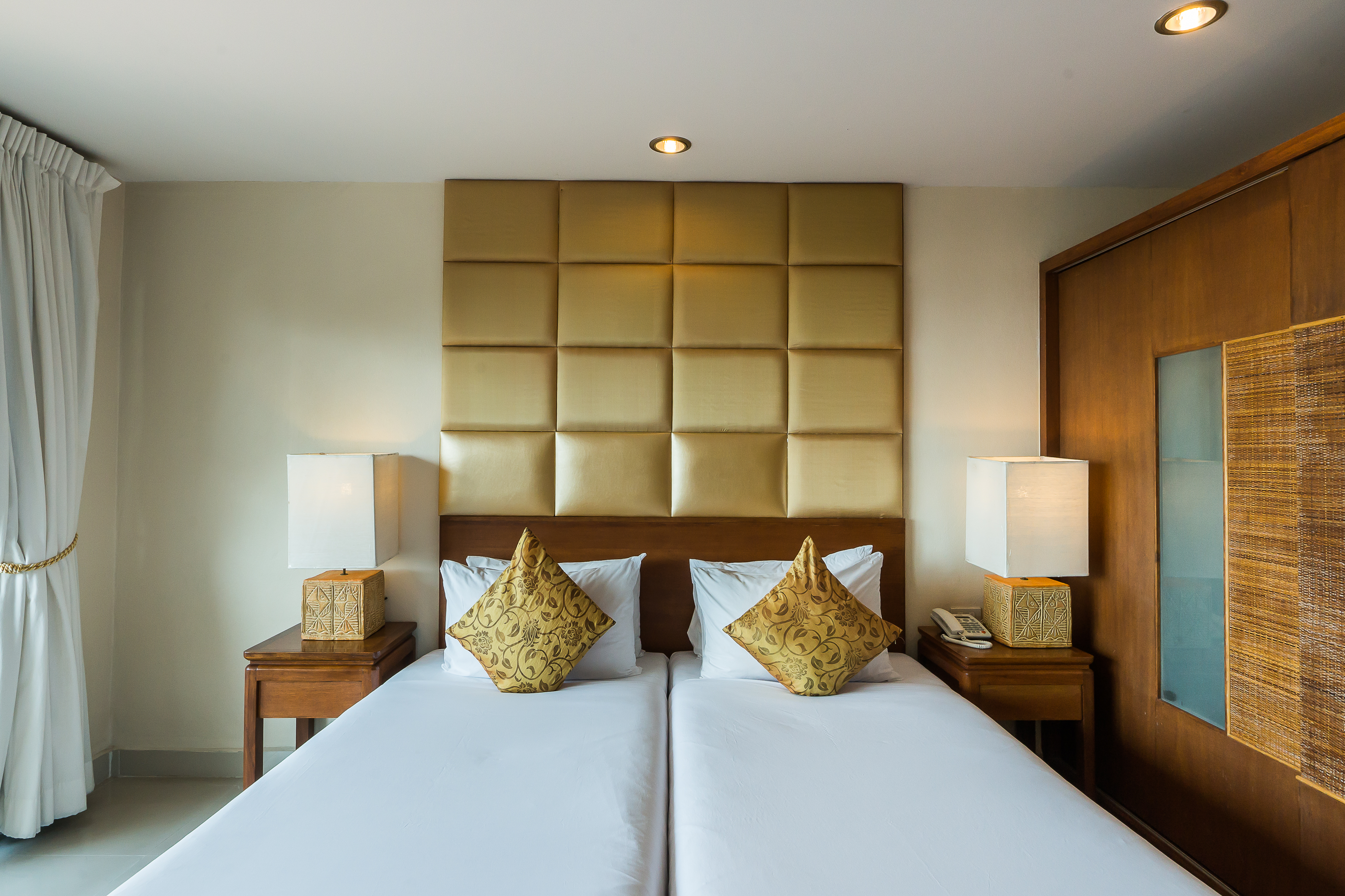 Twin Deluxe Pool View