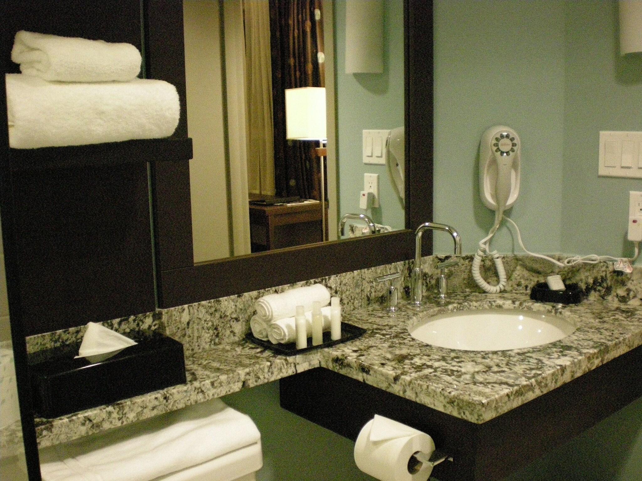 Junior Suite Queen Size Bed