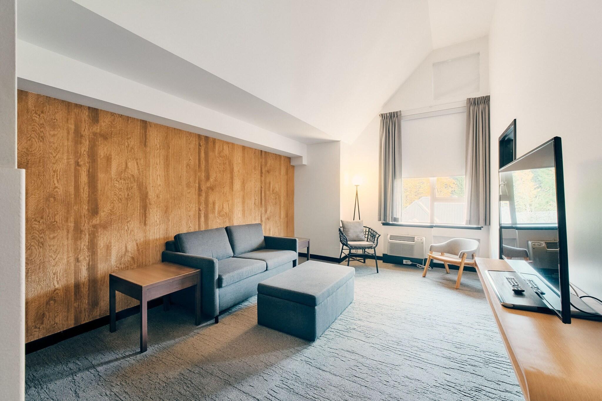 Junior Suite Queen Size Bed