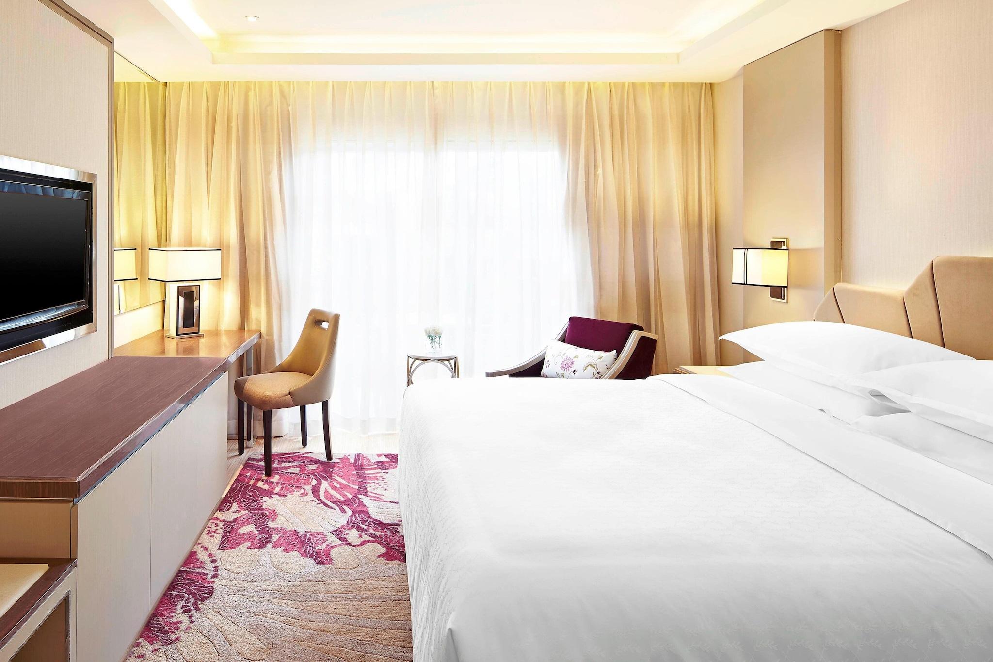 Junior Suite King Size Bed