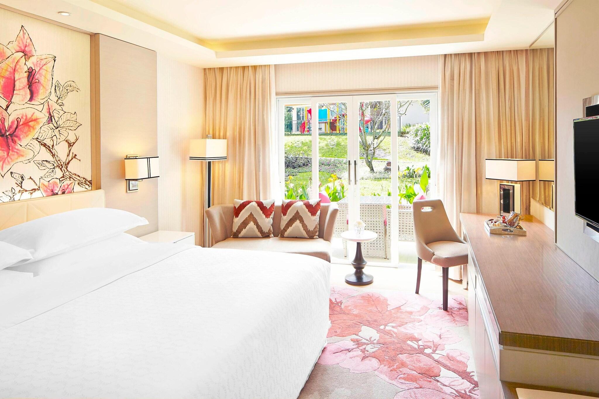 Double Deluxe King Bed