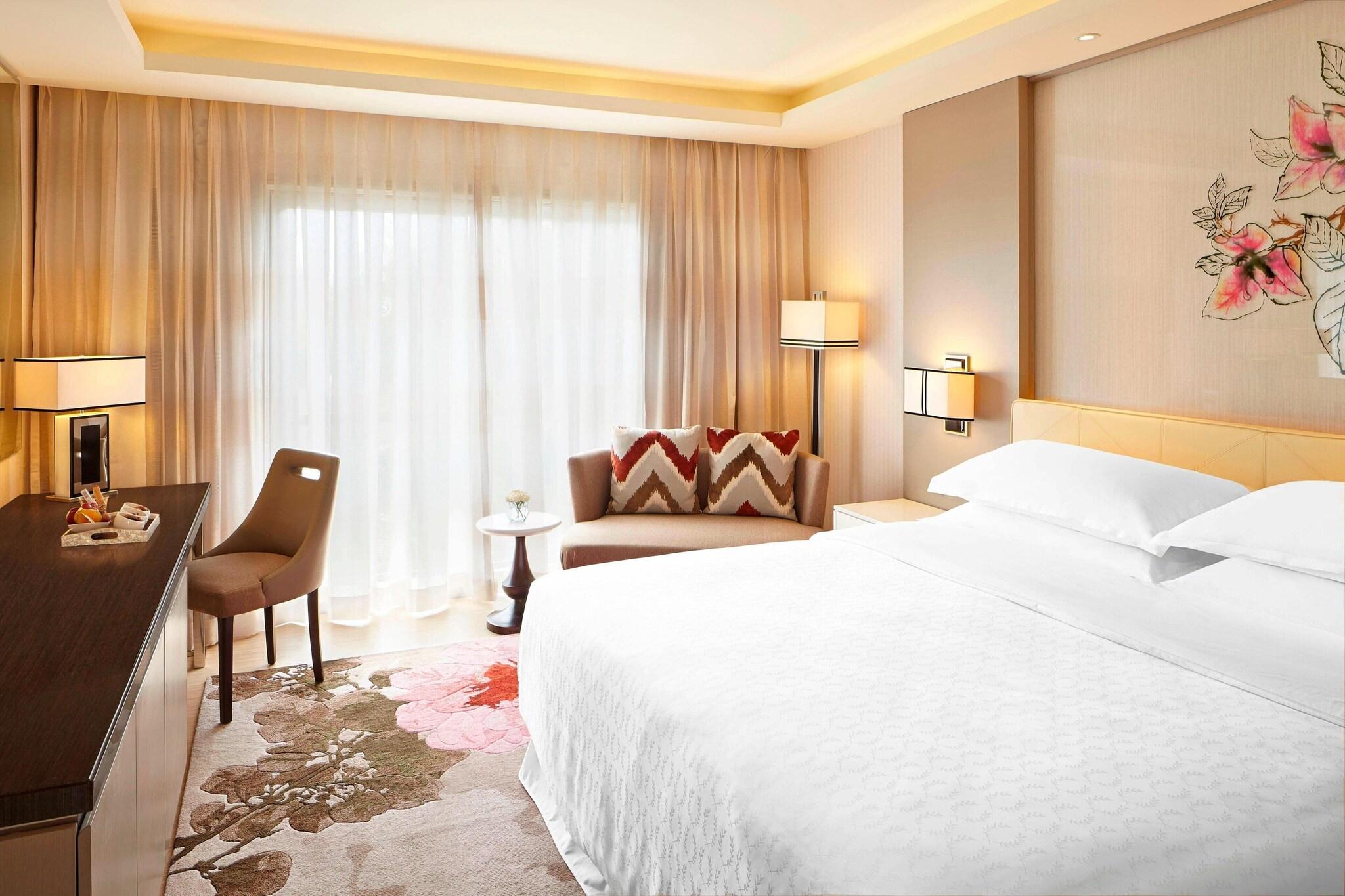 Double Deluxe King Bed