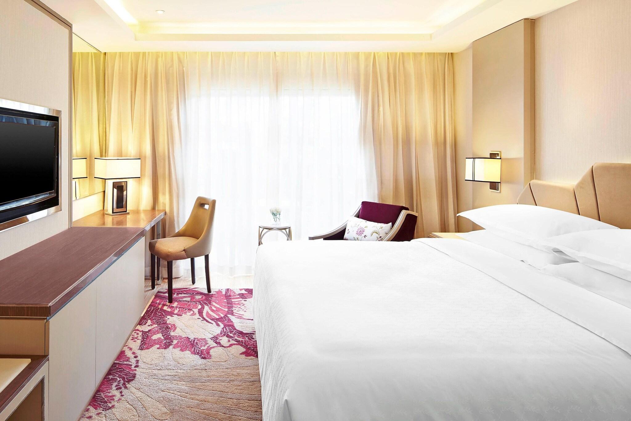 Junior Suite King Size Bed