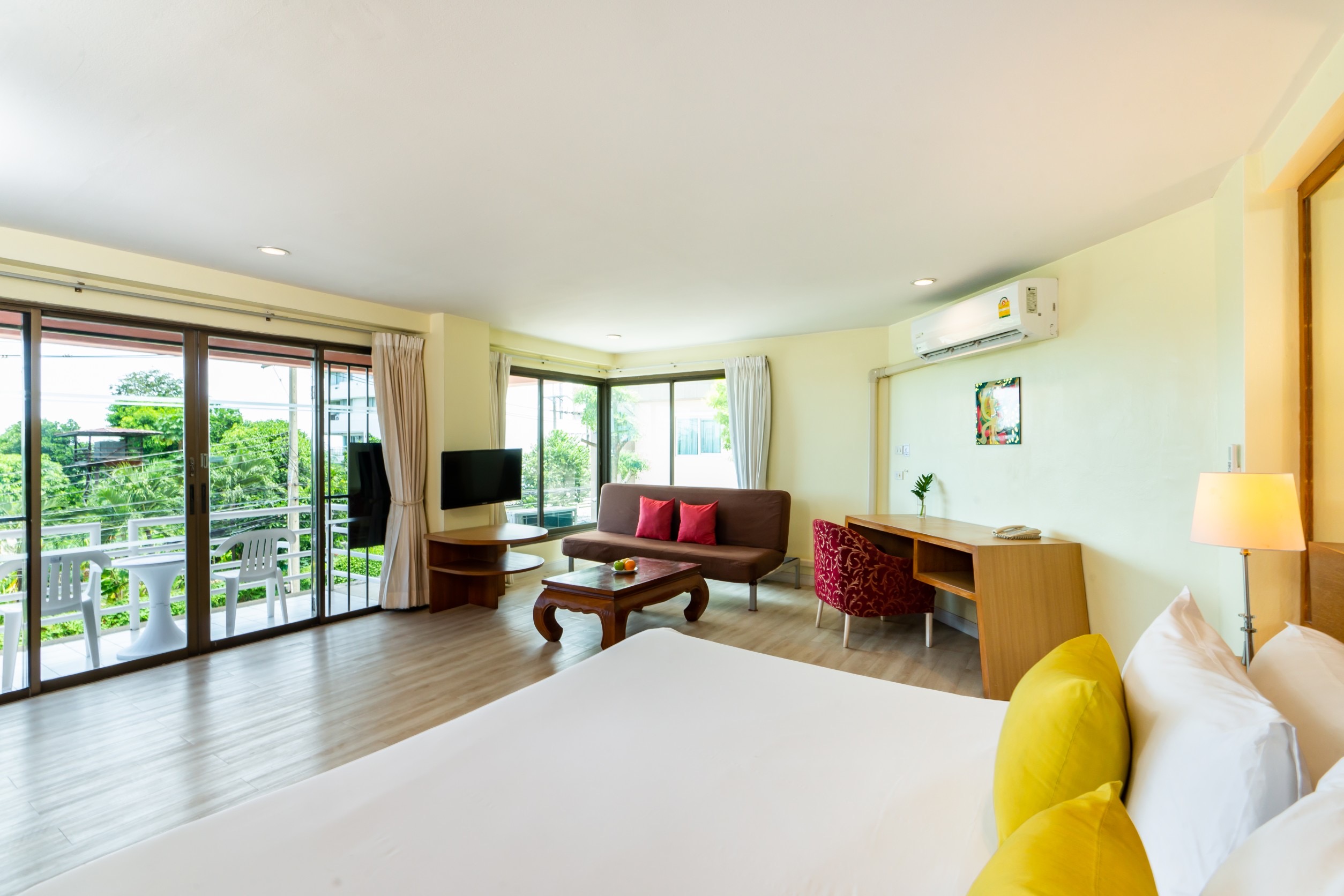 Double Deluxe One Bed