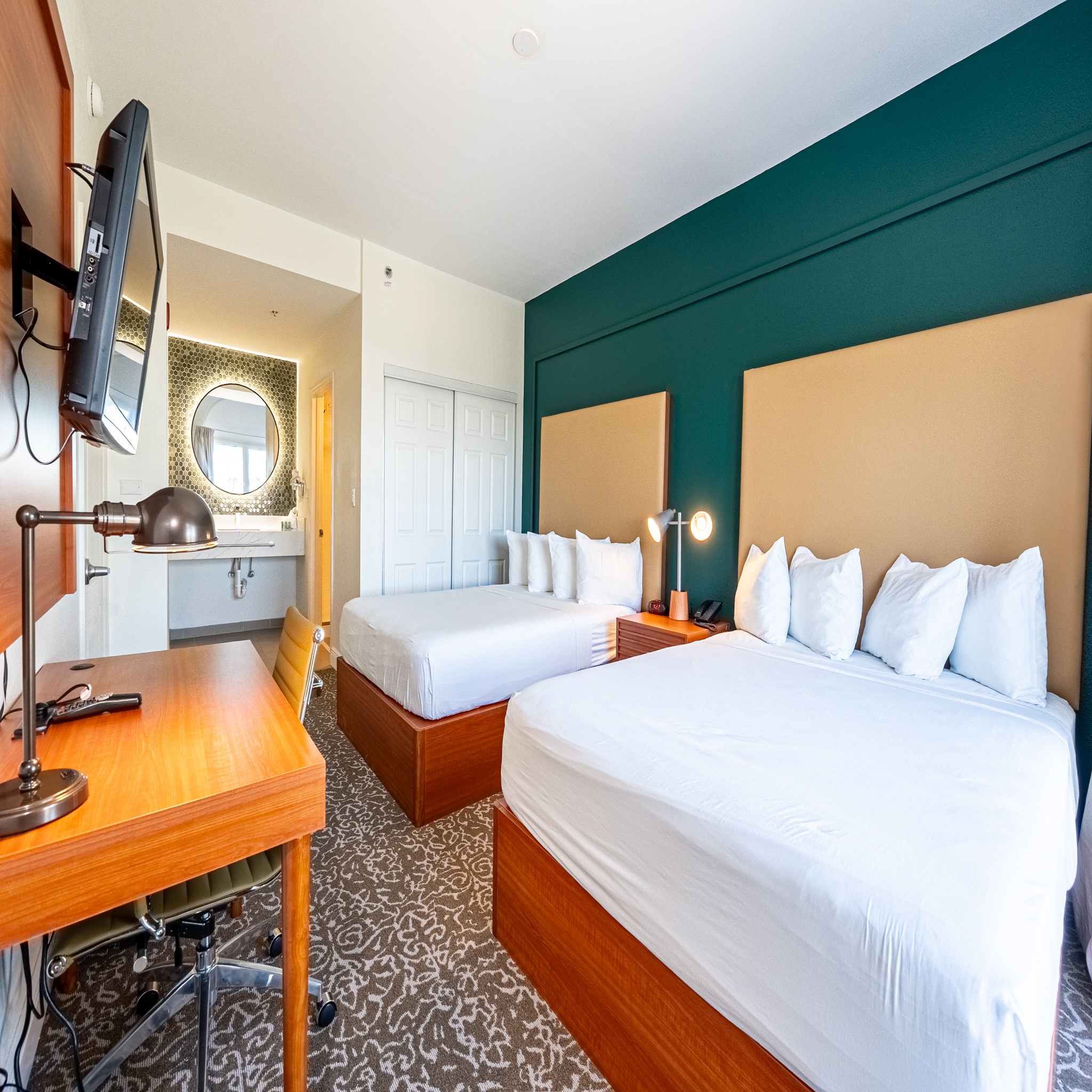 Suite Two Queen Beds One Bedroom