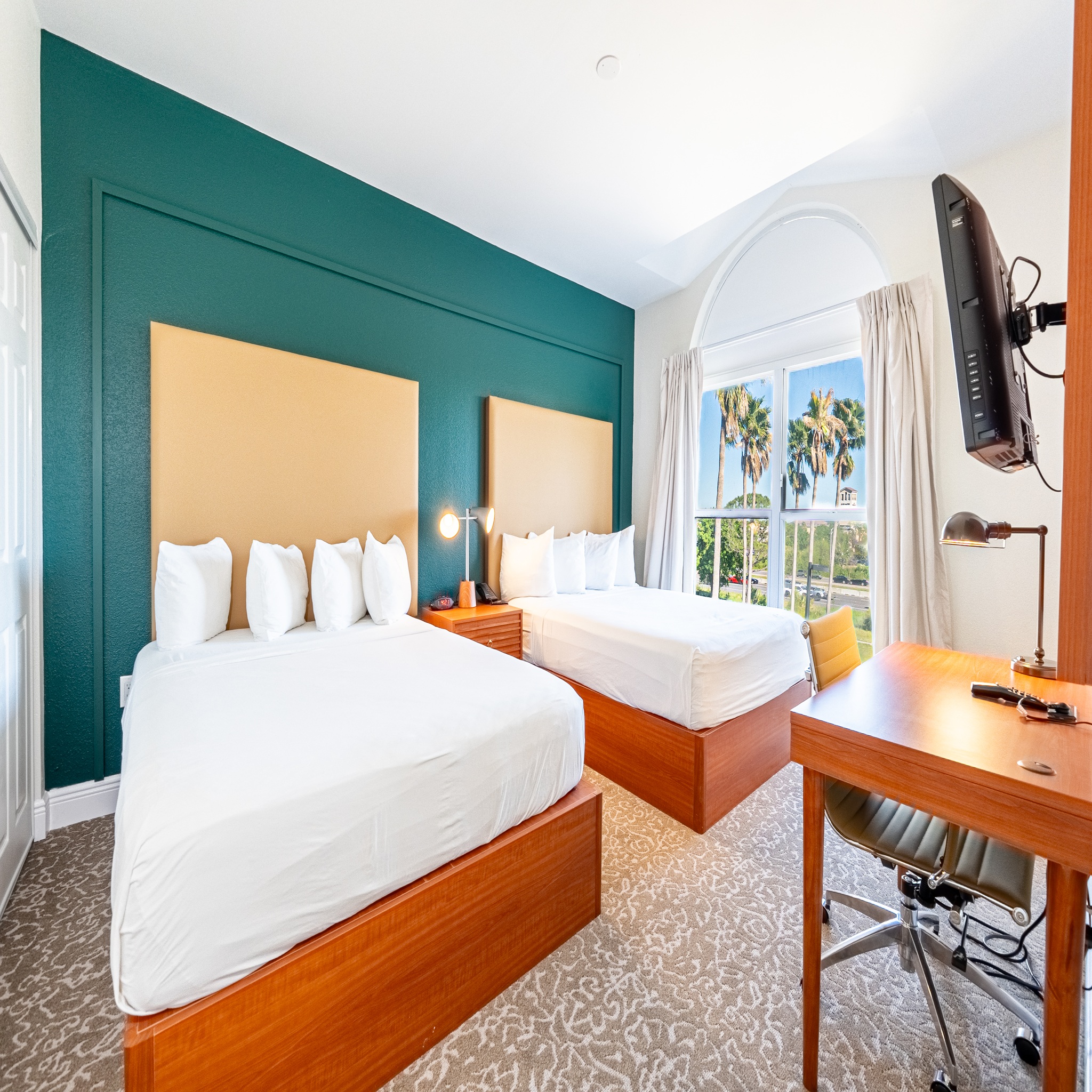 Suite Two Queen Beds One Bedroom