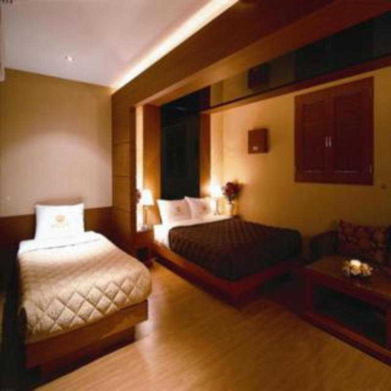 Double Deluxe Queen Bed